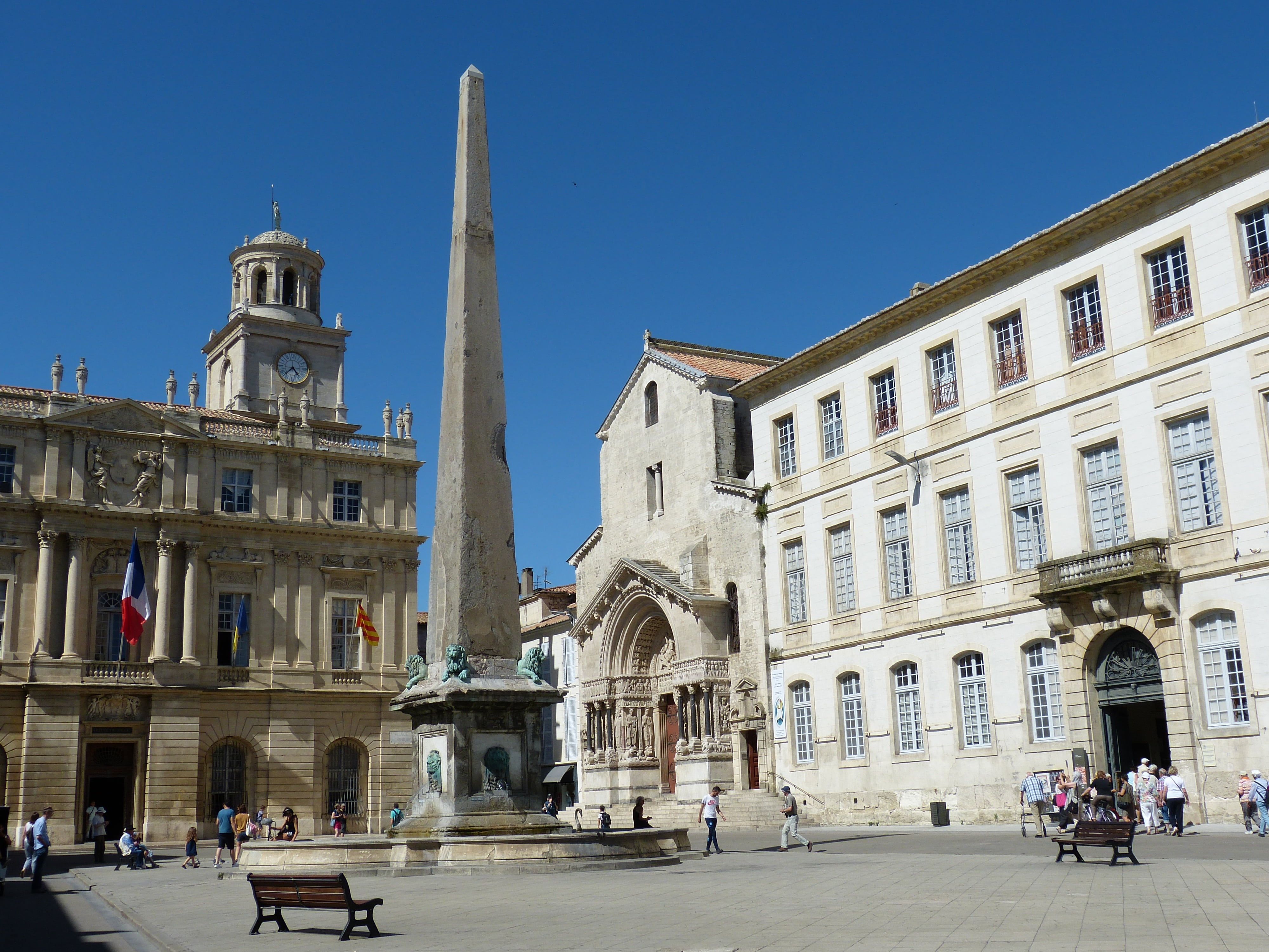 outdoors, architectural column, obelisk, place of worship, romanesque, the past, facade, travel destinations, religion, day, arch, town hall, group of people, HD Wallpaper