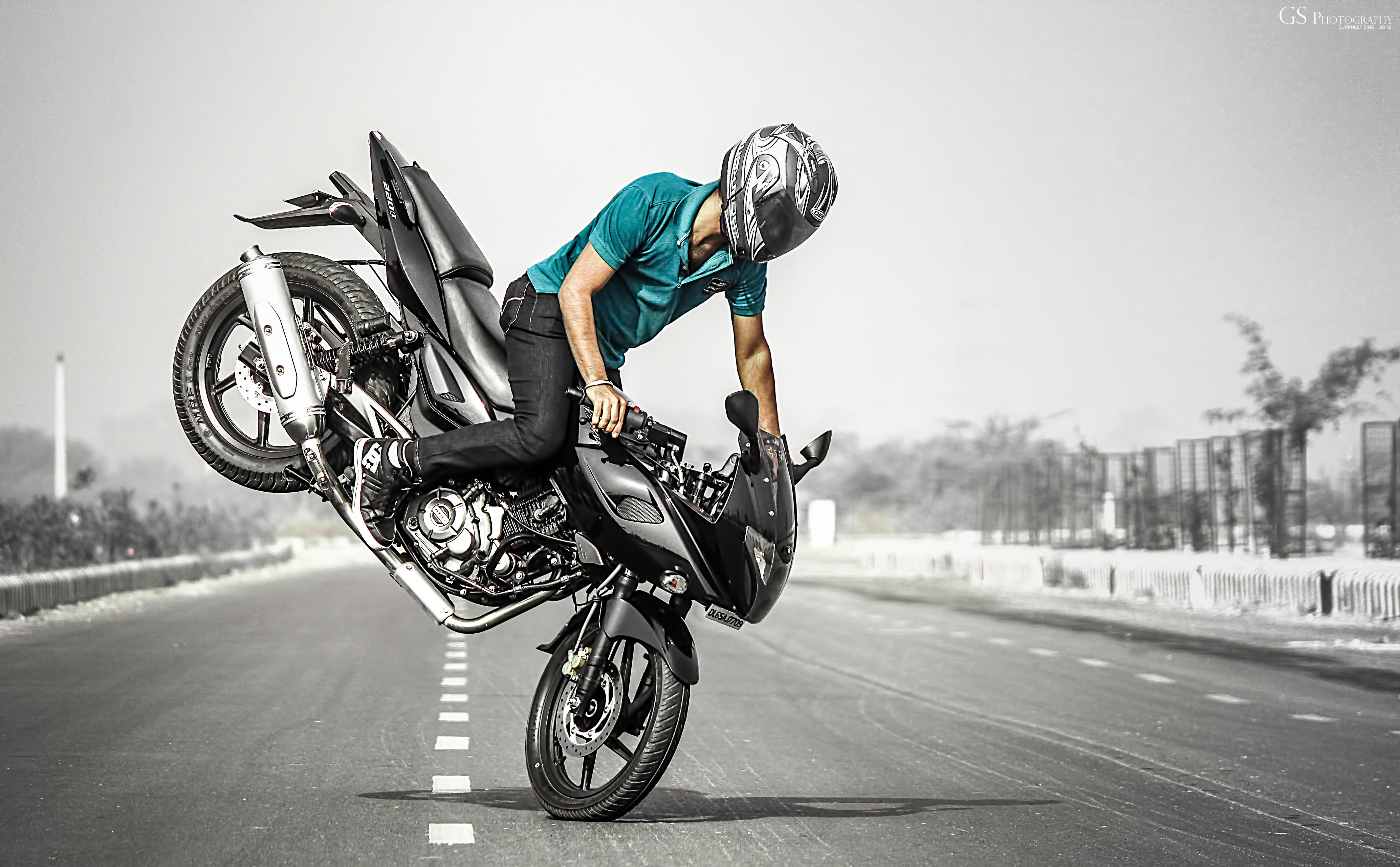 lifestyles, sports helmet, motorcycle, sport, biker, real people, transportation, leisure activity, land vehicle, one person, extreme sports, ride, day, HD Wallpaper