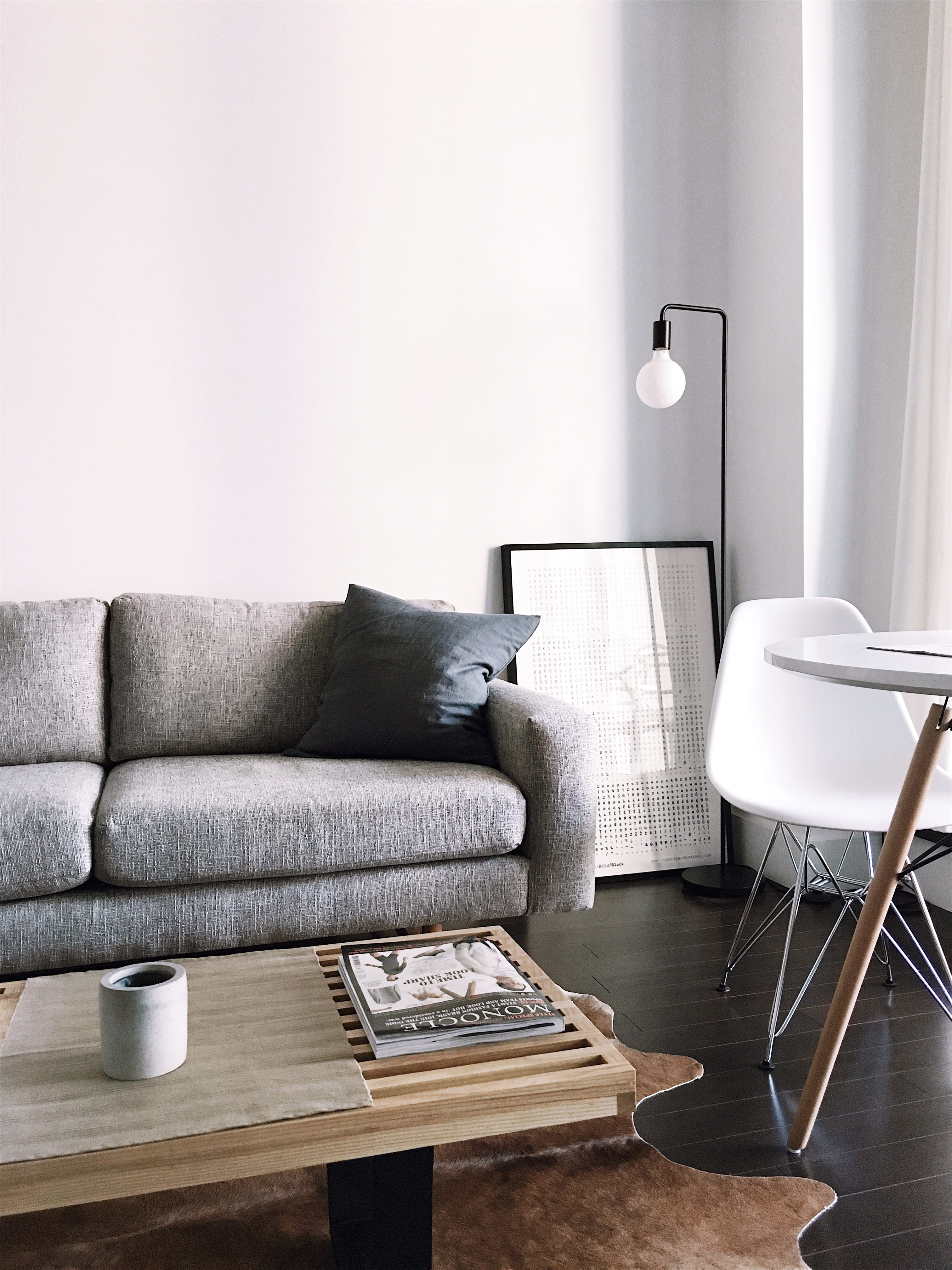stuffed, table, modern house, seat, house, clean, furniture, interior, modern design, coffee table, no people, home interior, cozy, indoors, sofa, built structure, Phone HD Wallpaper