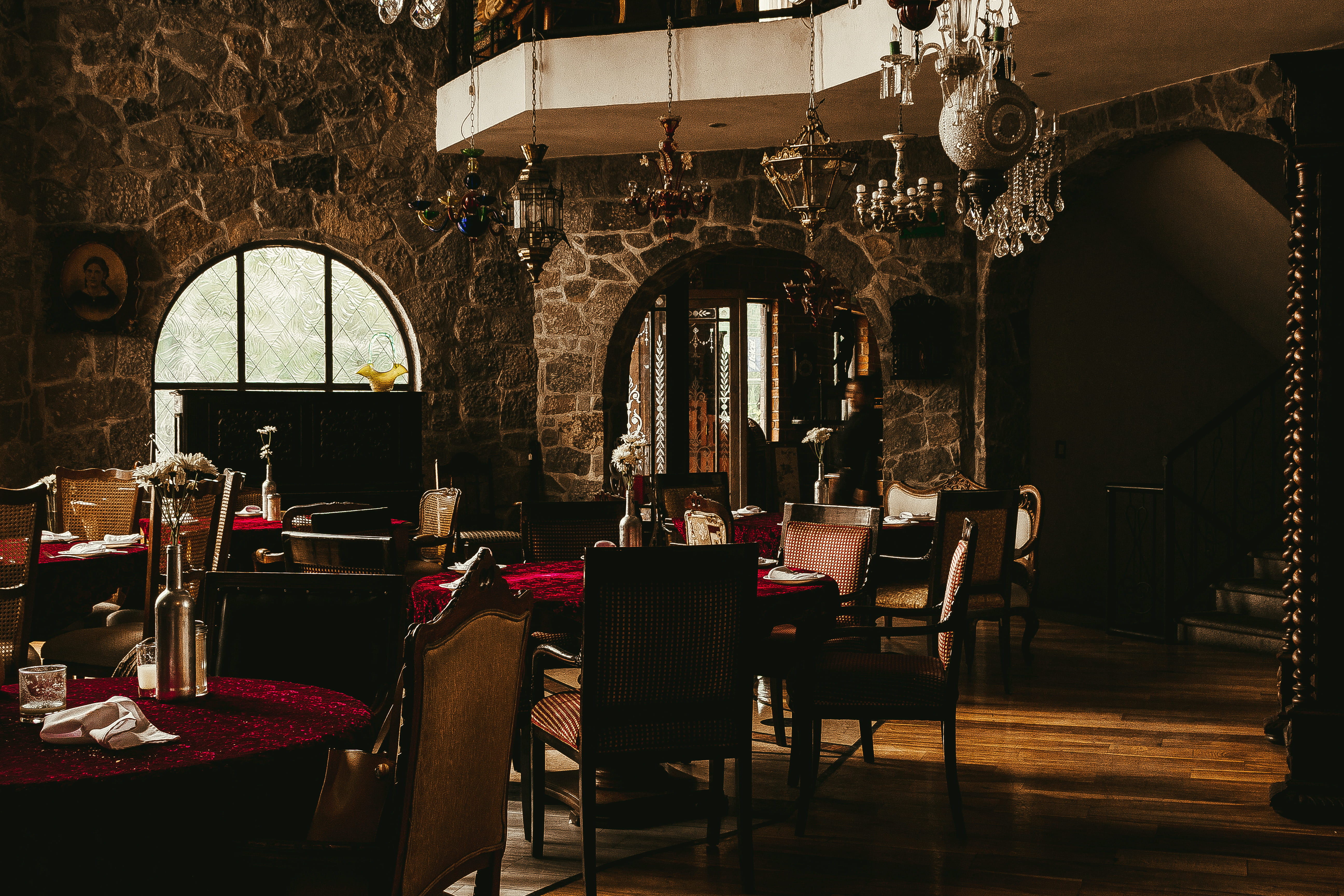 absence, chairs, room, architecture, furniture, food and drink, restaurant, empty, chair, arch, musical instrument, business, music, built structure, place setting, HD Wallpaper