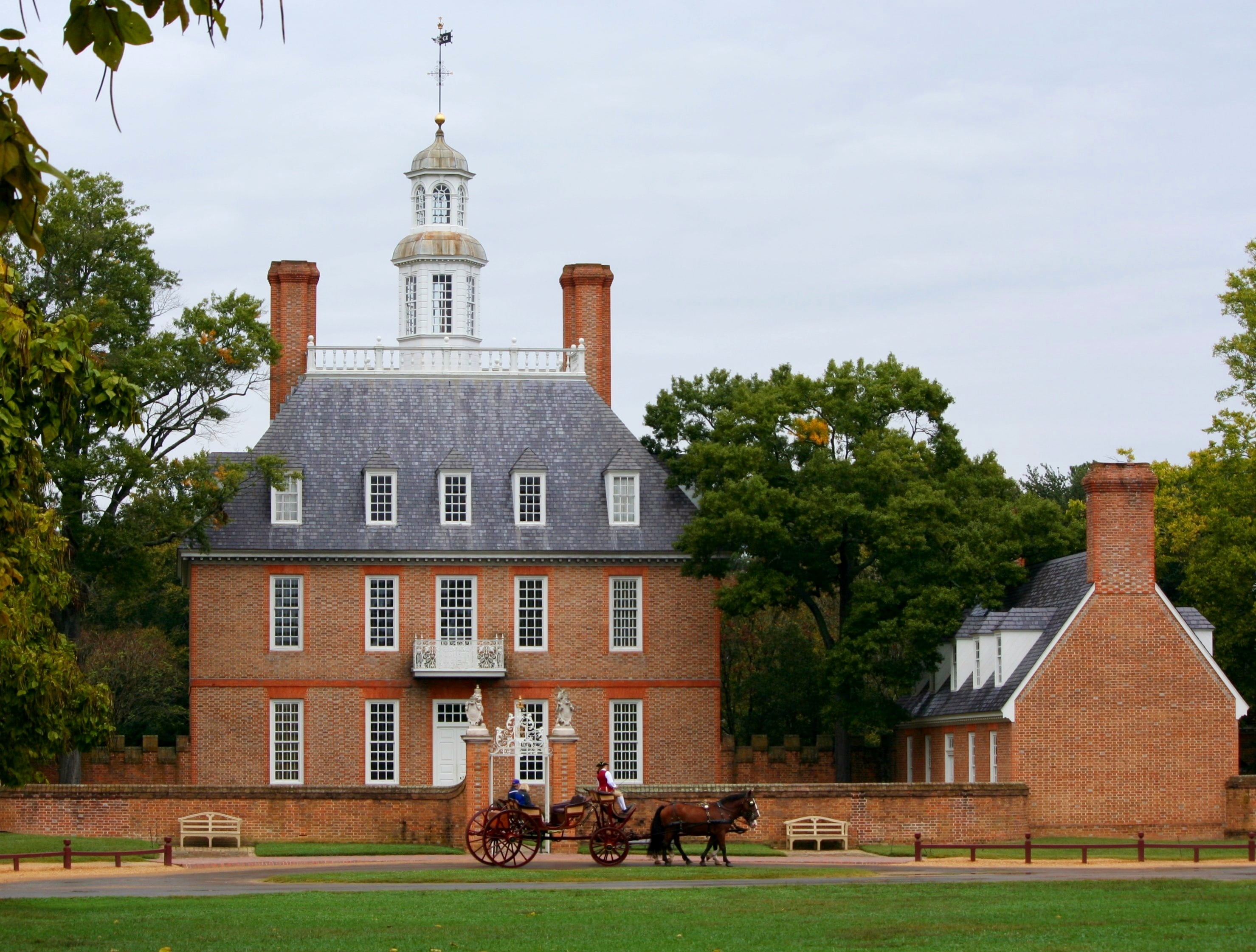 site, 2K, historical, palace, garden, history, the past, no people, tower, trees, sky, colonies, day, lawn, williamsburg, gardens, place, grass, outdoors, HD Wallpaper