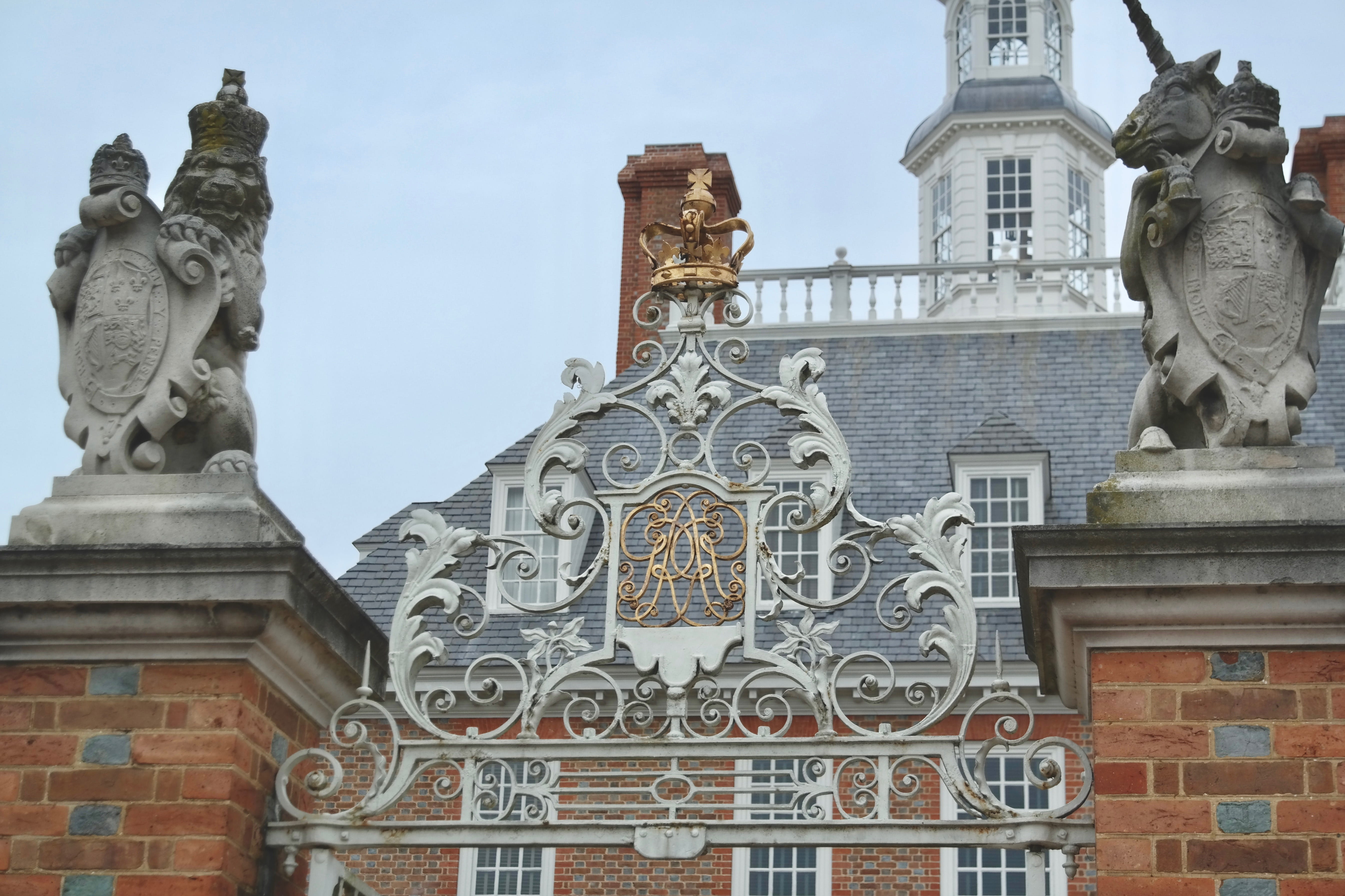 virginia, travel destinations, colonial, architecture, religion, outdoors, human representation, sky, art and craft, tourism, built structure, palace, craft, HD Wallpaper