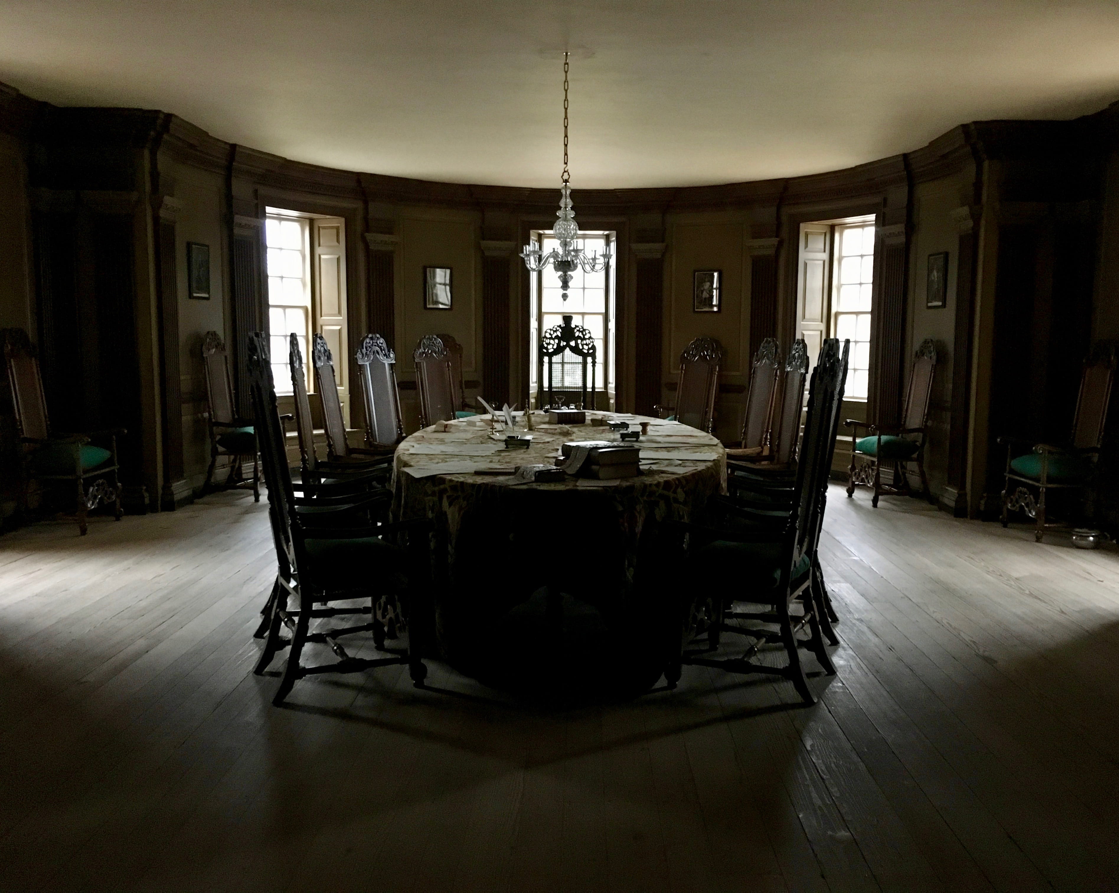 furniture, gothic, 2K, business, lighting equipment, empty, dark, flooring, absence, illuminated, table, dining room, architecture, musical instrument, HD Wallpaper