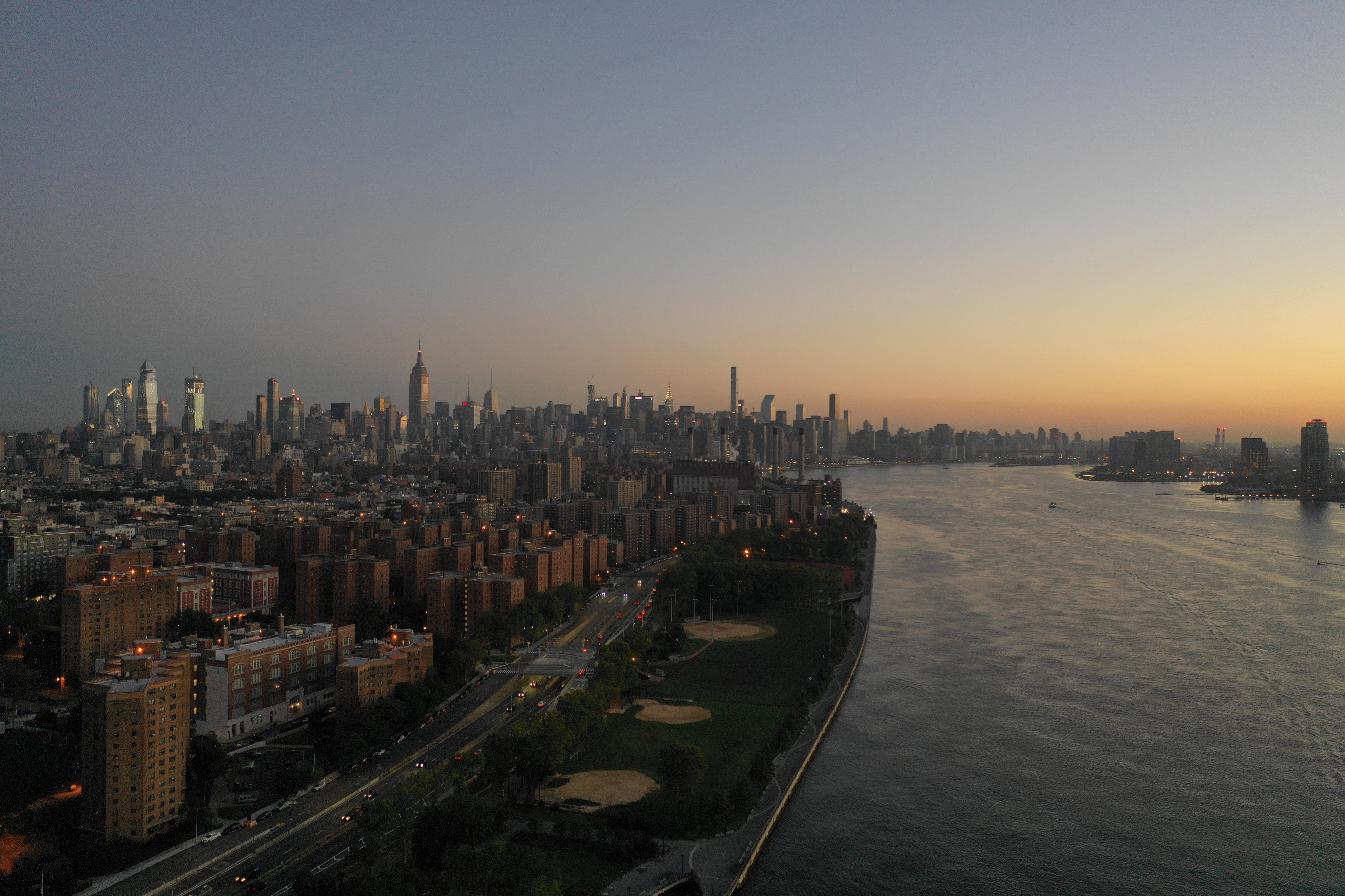 morning, ny, nature, drone, manhattan, park, modern, city, 5K, outdoors, cityscape, urban skyline, urban, skyline, new york, williamsburg bridge, rive, HD Wallpaper