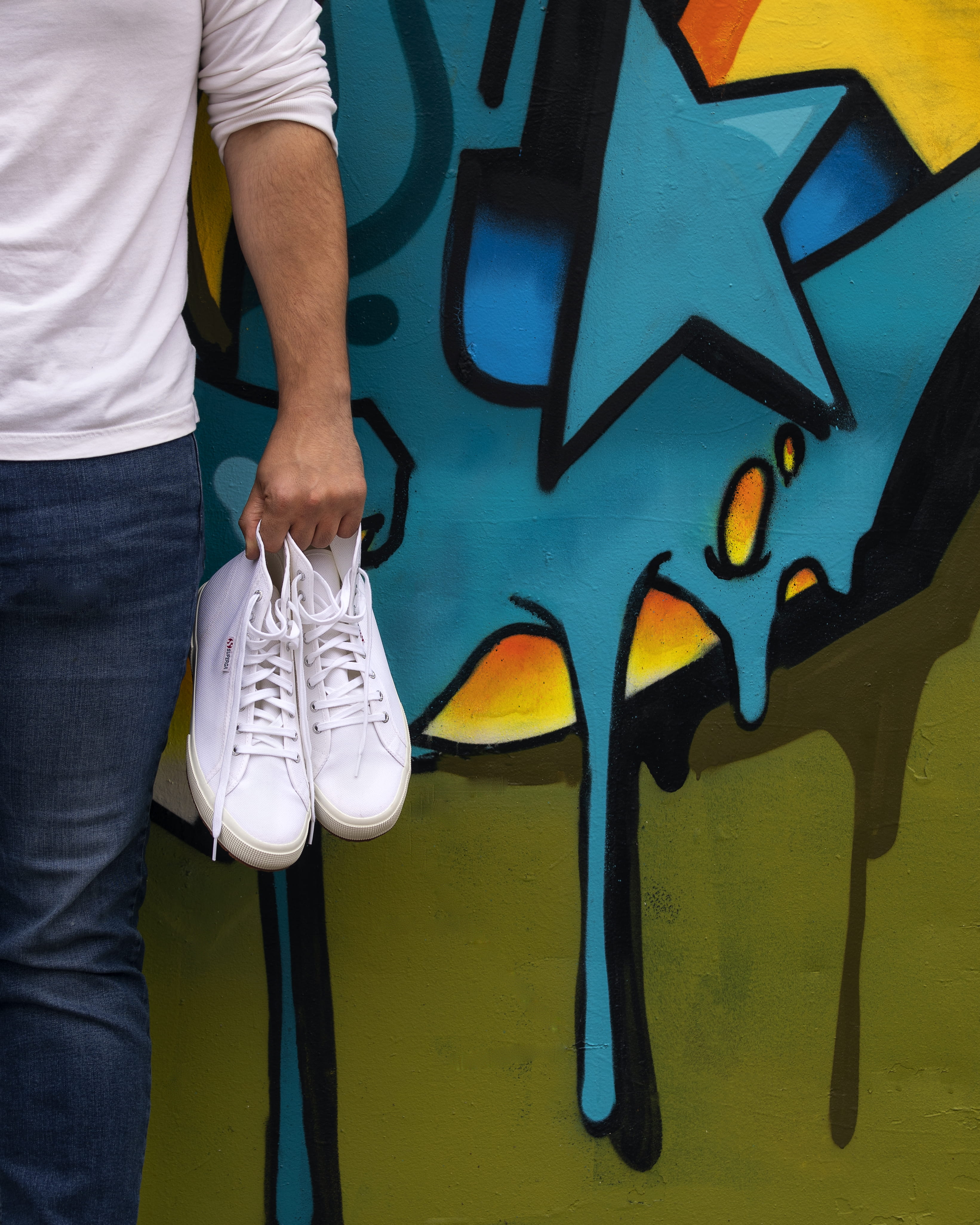 williamsburg, fashion, men, shoes, wall, wall - building feature, white, 4K, mens footwear, body part, standing, midsection, holding, jeans, one person, Phone HD Wallpaper