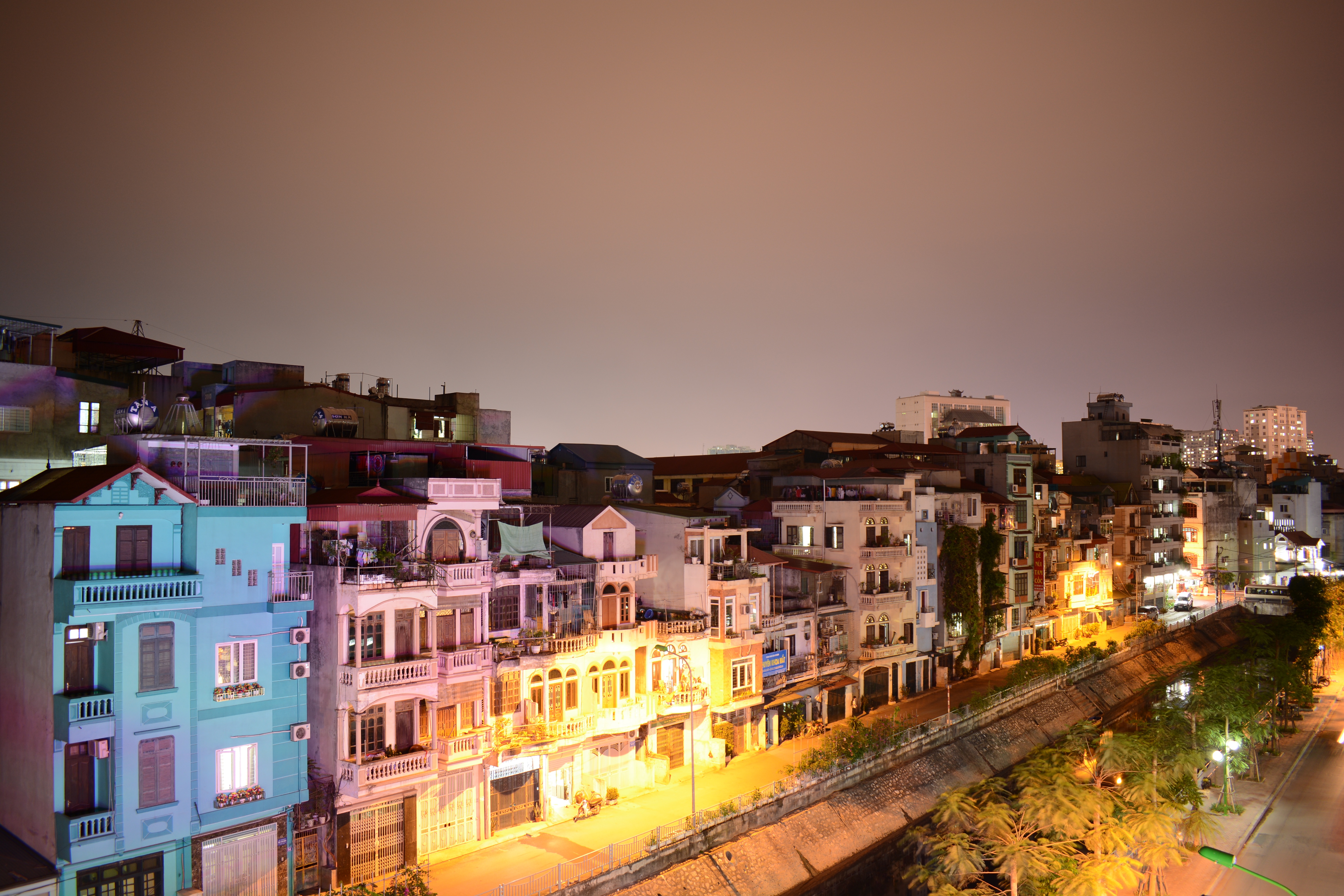 night in ha noi, city life, multi colored, night, residential district, built structure, sunset, apartment, building, cityscape, a corner of ha noi, dusk, HD Wallpaper