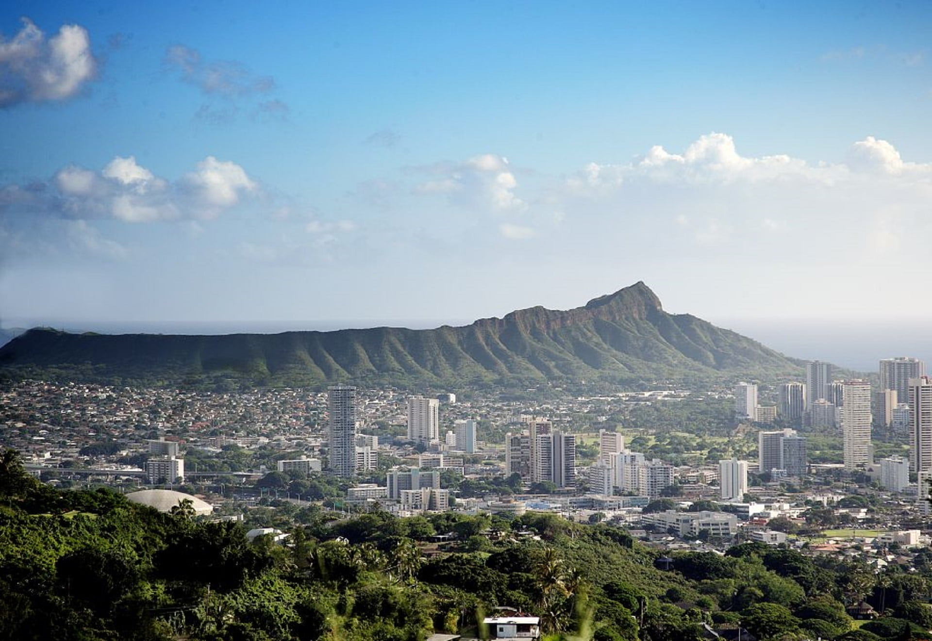 urban skyline, urban, mountain, nature, cloud - sky, modern, travel destinations, plant, ocean, oahu, tourism, 1080P, buildings, cityscape, hawaii, building exterior, HD Wallpaper