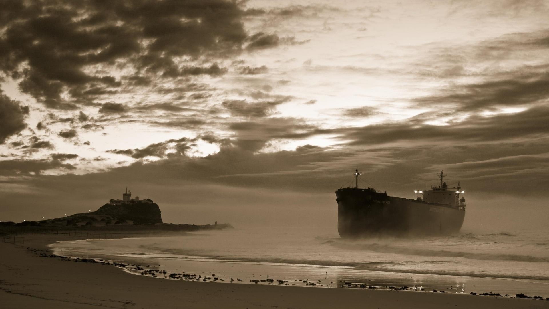 cruise, beach, boats, sea, shallow, tanker, 1080P, grey, clouds, stuck, ship, lighthouse, HD Wallpaper