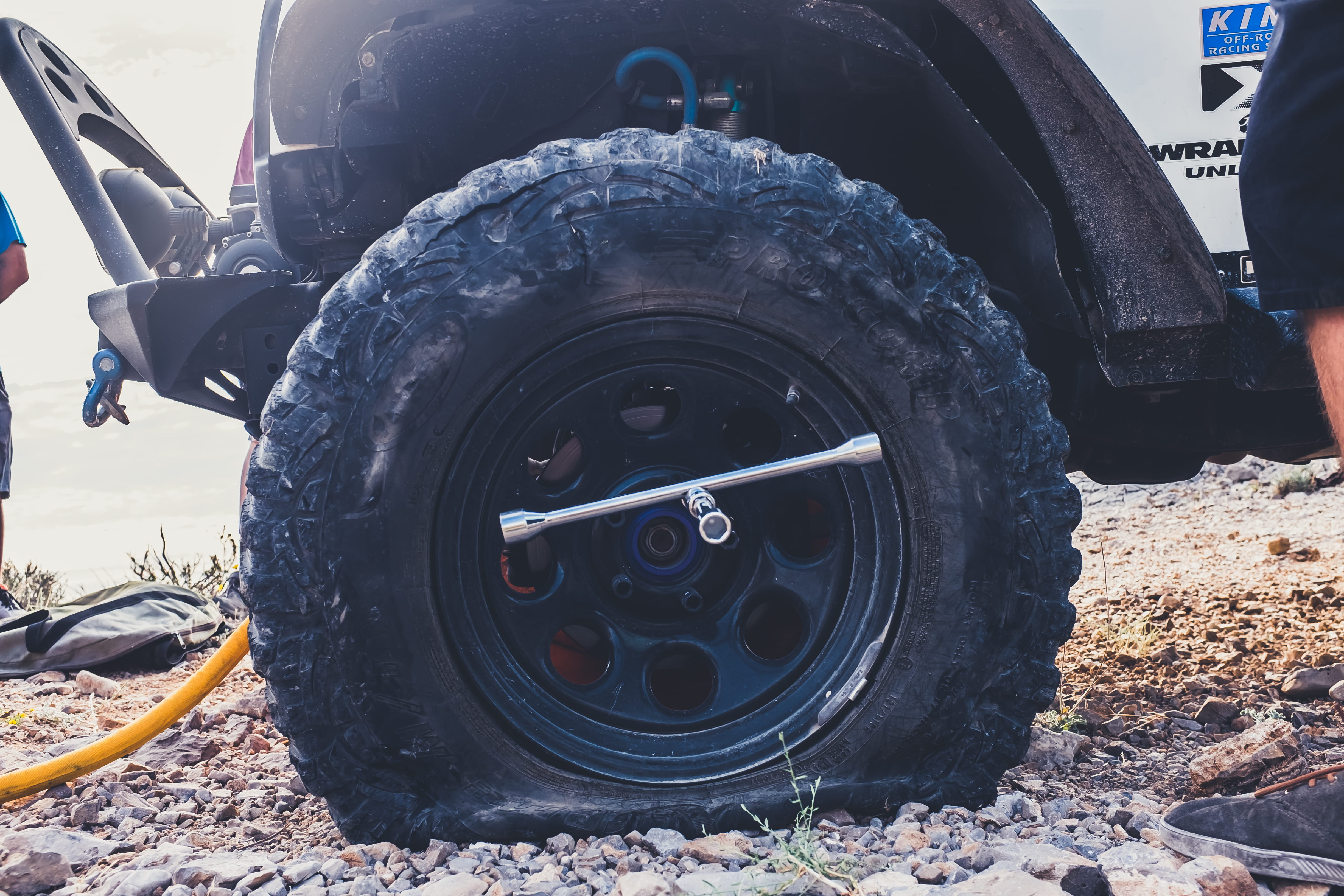 4K, motor vehicle, vehicle part, close-up, transportation, tire, car, fix tire, outdoors, flat, nature, land vehicle, snow, rubber, car problems, day, HD Wallpaper