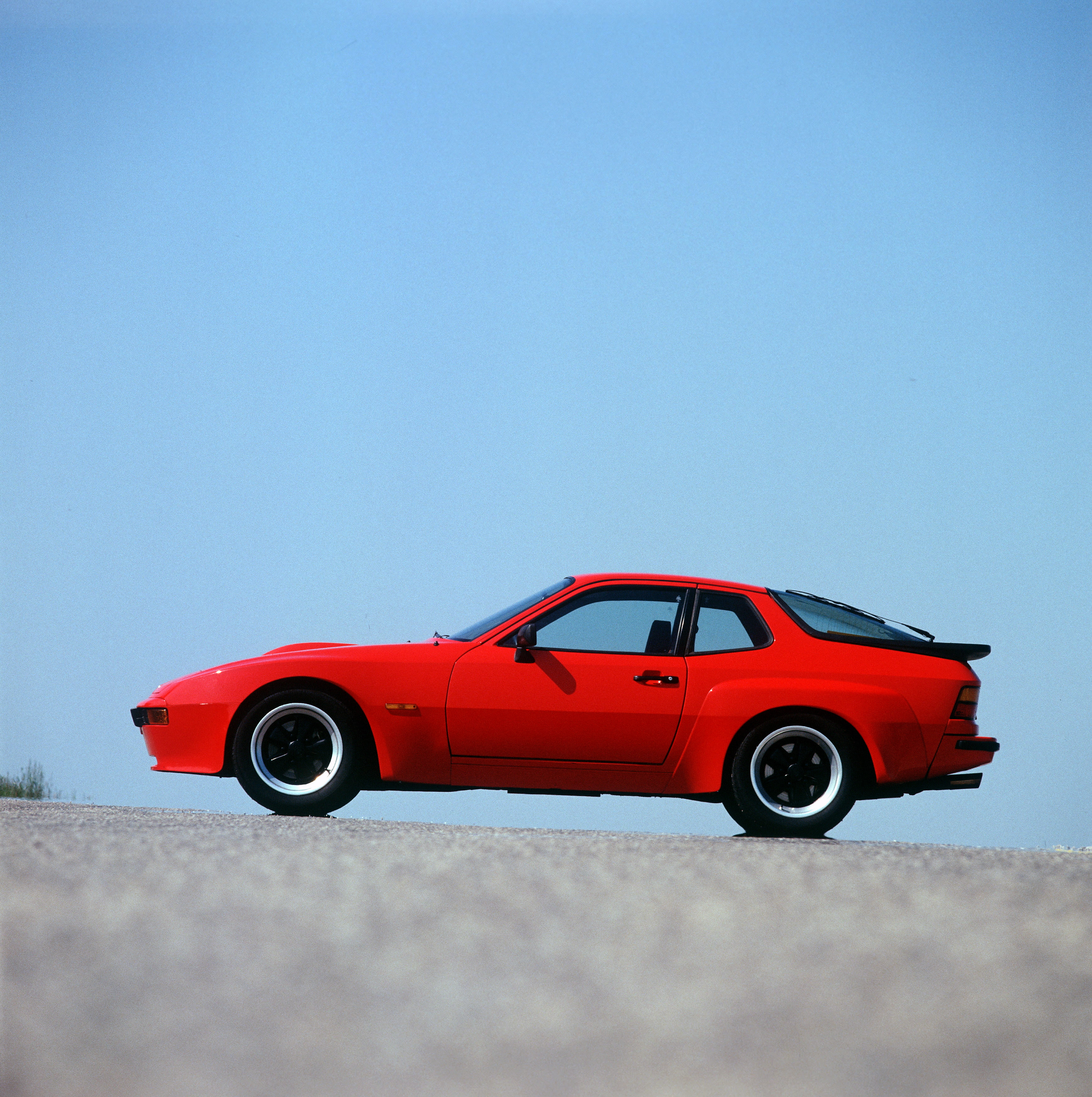 porsche, motor vehicle, sports car, retro styled, mode of transportation, 924, nature, side view, single object, blue, no people, transportation, day, 1991, Phone HD Wallpaper