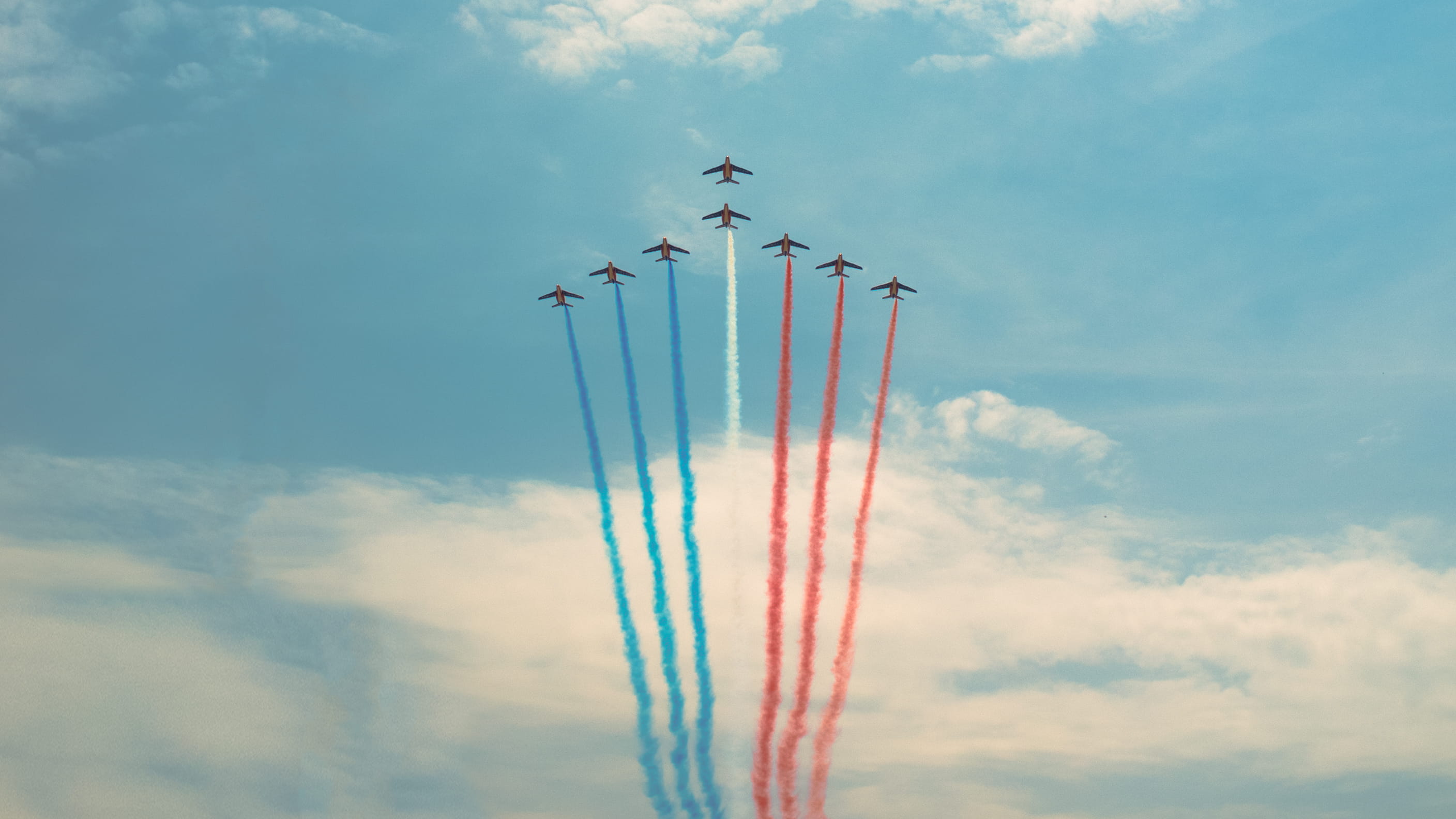 creating, flying, air vehicle, mode of transportation, cumulus, flight, speed, aircraft, nature, day, smoke, le mans, contrails, cloud, circuit le mans, HD Wallpaper