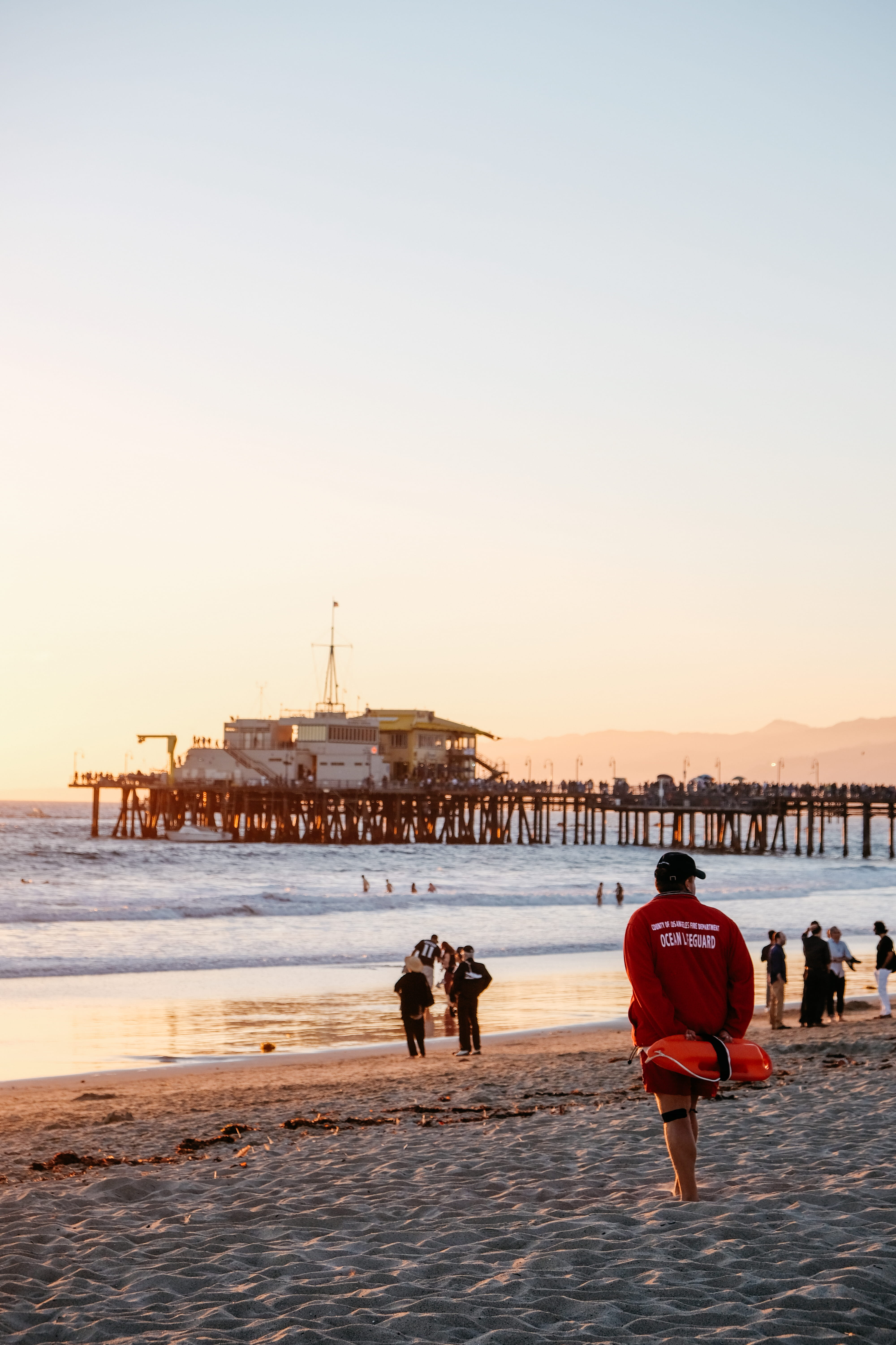 real people, united states, america, venice beach, santa monica, sky, architecture, built structure, lifestyles, lifeguard, women, people, sea, leisure activity, Phone HD Wallpaper
