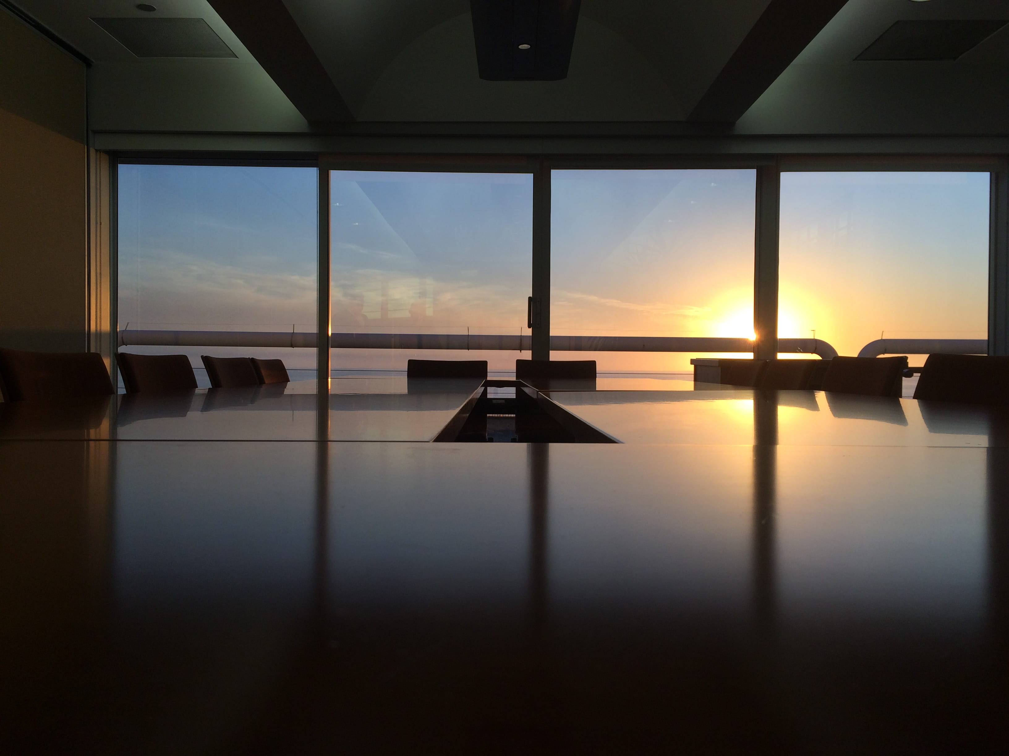 silhouette, day, sunset, chair, beach, glass - material, 2K, sky, office, santa monica, indoors, architecture, reflection, sunlight, no people, cloud - sky, HD Wallpaper