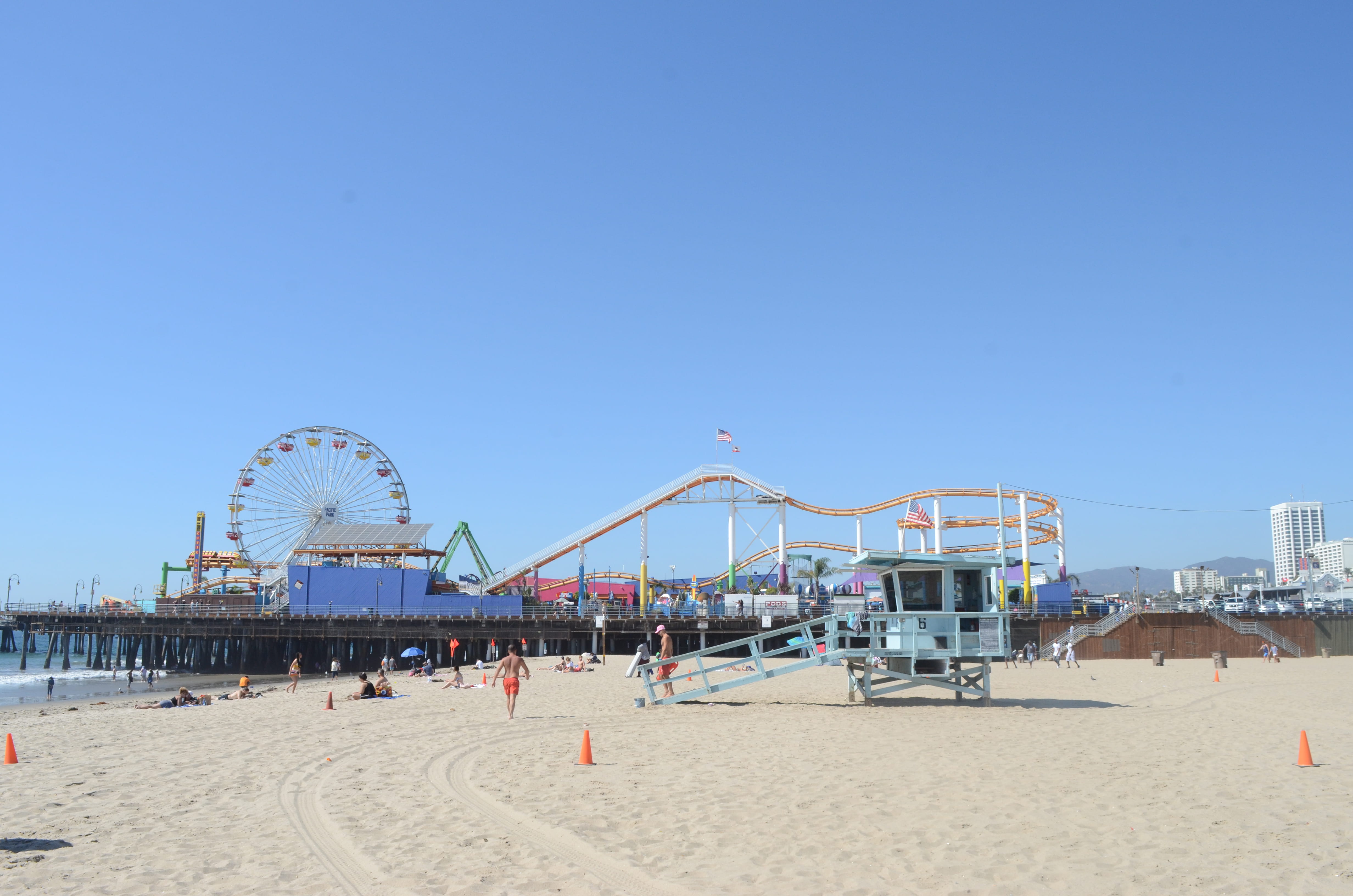 sand, amusement park, california, amusement park ride, day, holiday, beach, arts culture and entertainment, group of people, sky, nature, water, ferris wheel, HD Wallpaper