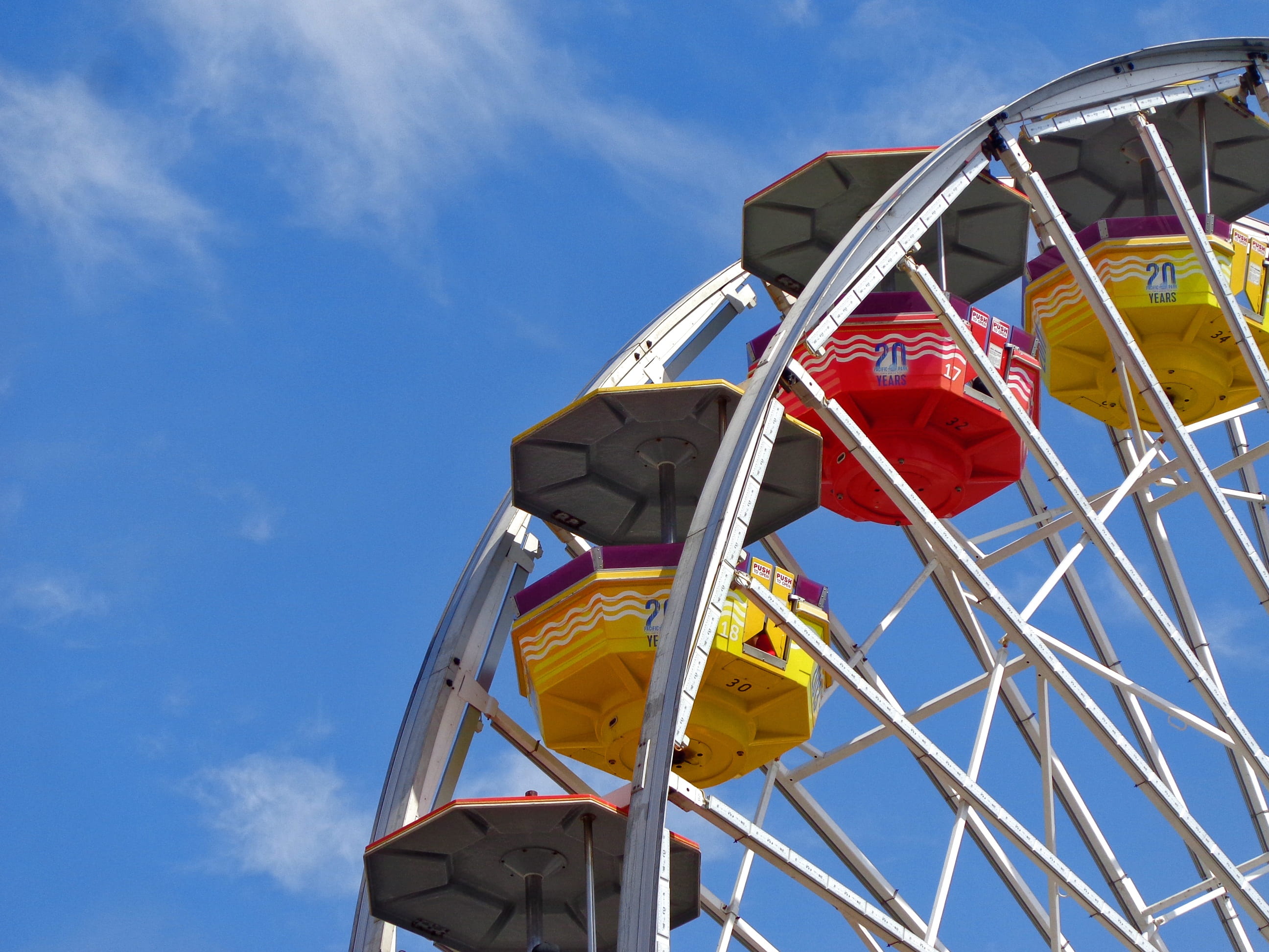 beach, summer, california, 2K, multicolored, amusement park ride, blue, america, amusement park, flag, day, la, nature, landmark, fun, carousel, outdoors, HD Wallpaper