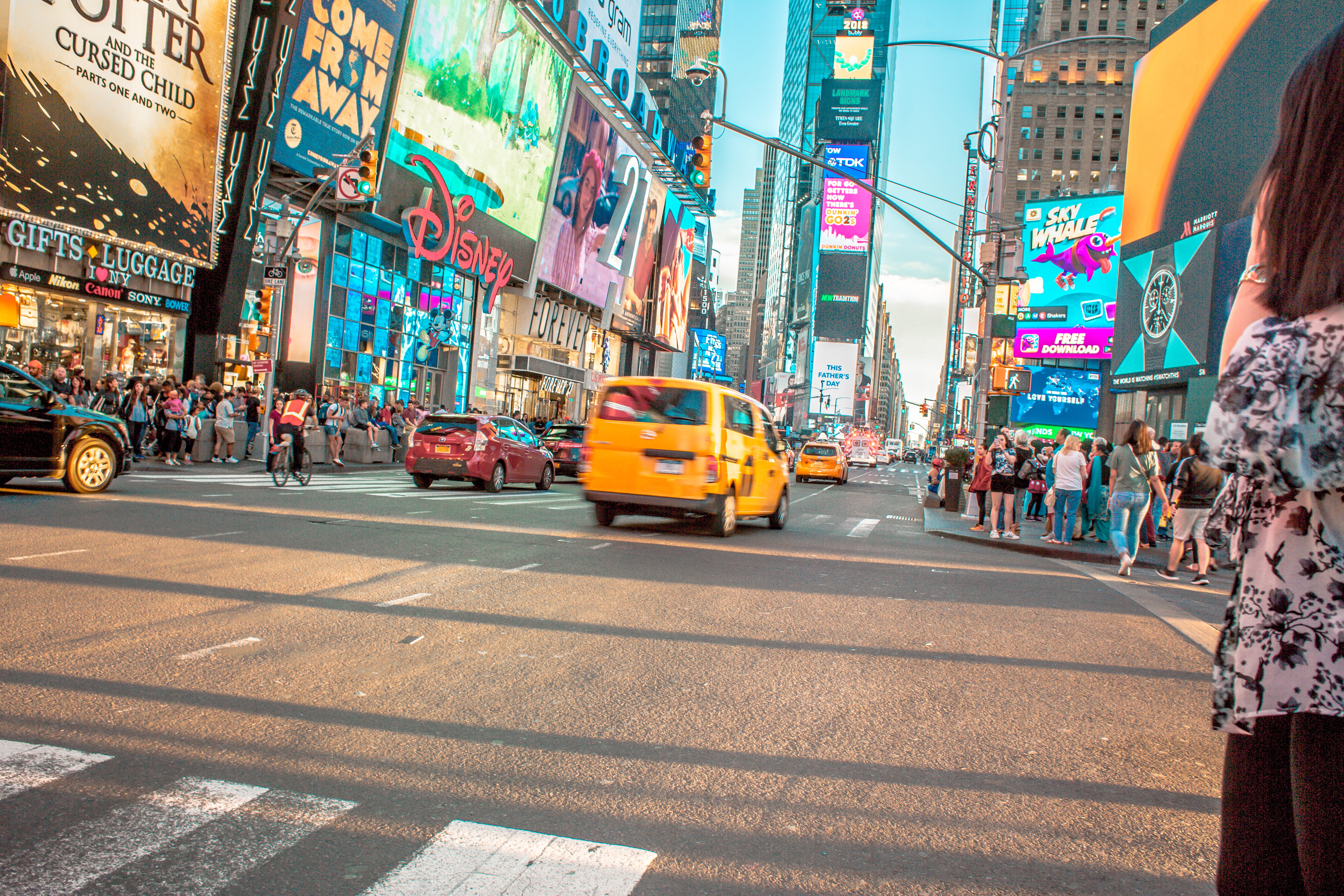 car, city, crowd, travel destinations, bustle, city street, bright, traffic, skyscraper, office building exterior, large group of people, taxi, street, HD Wallpaper
