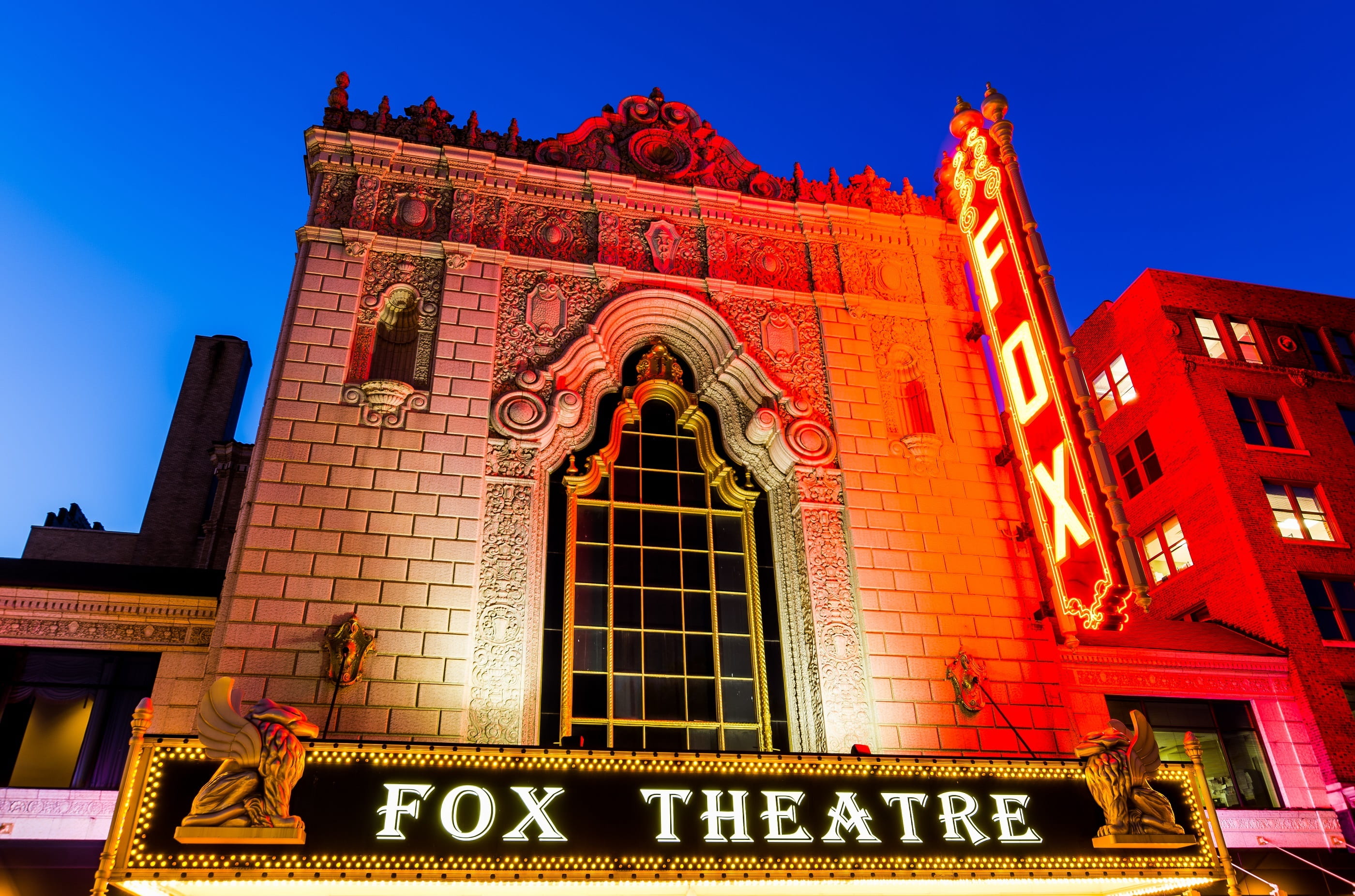 exterior, architecture, sign, famous, building, clear sky, arts district, fox, red, low angle view, performing arts, siamese byzantine, history, no people, HD Wallpaper