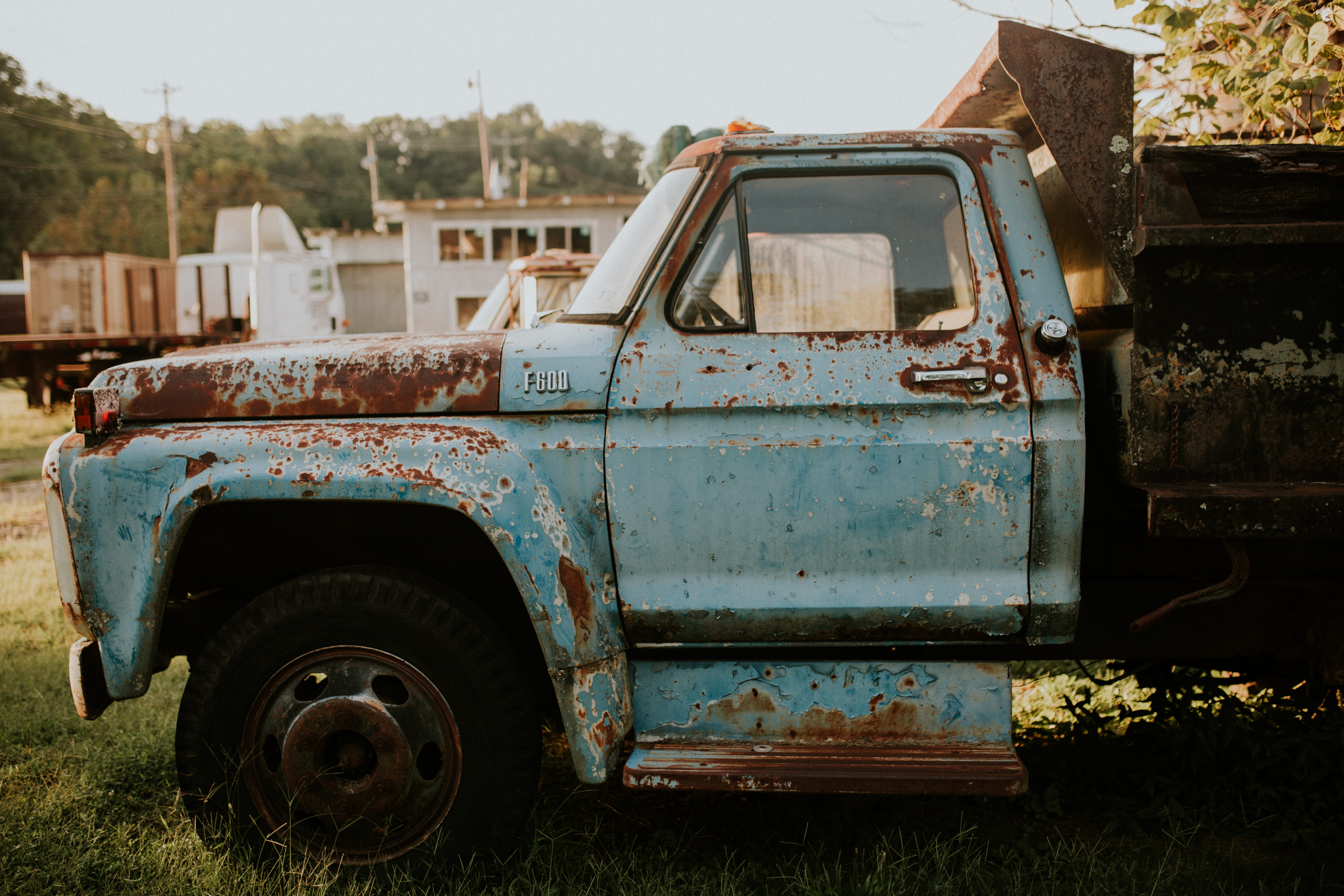 plant, rustic, decline, tow truck, metal, door, run-down, motor vehicle, flora, junkyard, grey, car, obsolete, blue, 5K, closed, no people, united states, HD Wallpaper