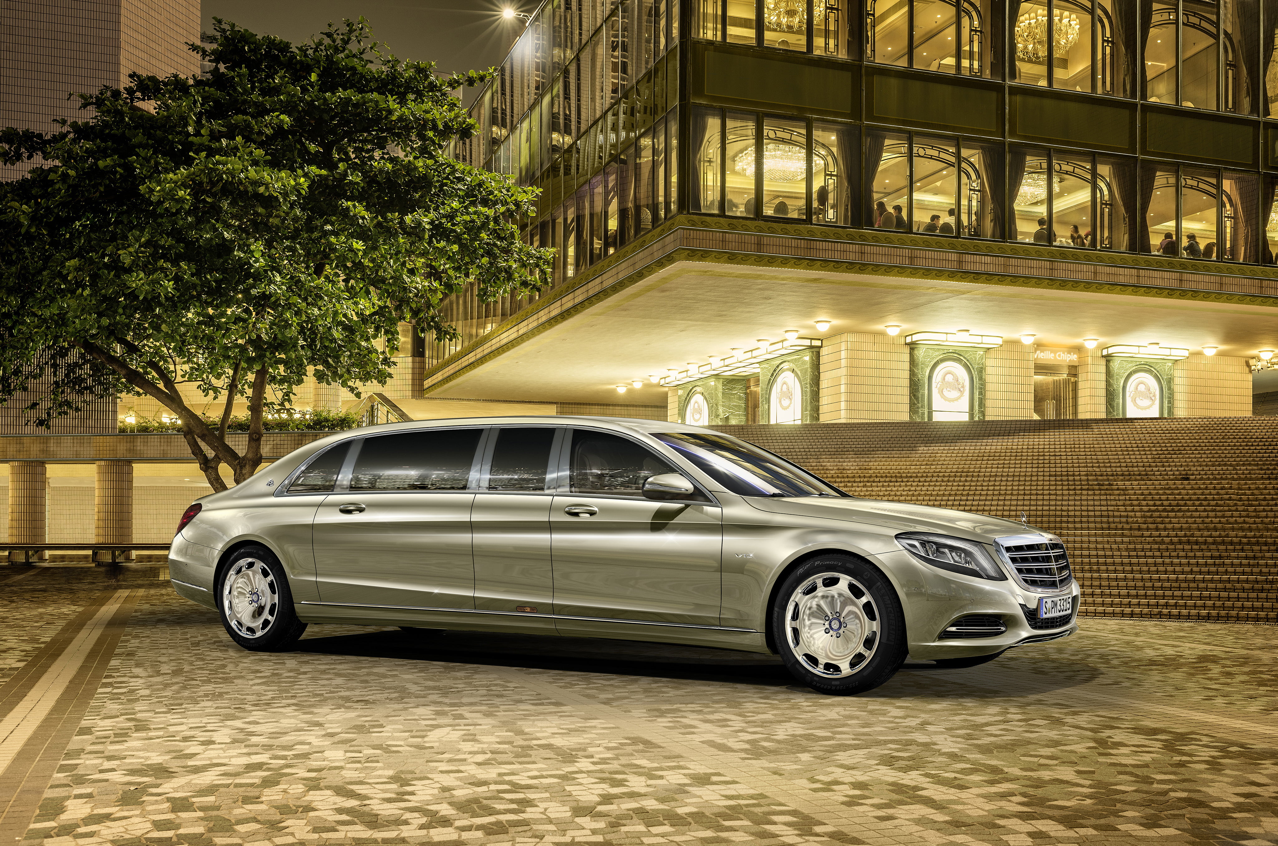 built structure, luxury, limousine, mode of transportation, Mercedes, retro styled, land vehicle, 2016, Maybach, Pullman, gray, transportation, motor vehicle, HD Wallpaper
