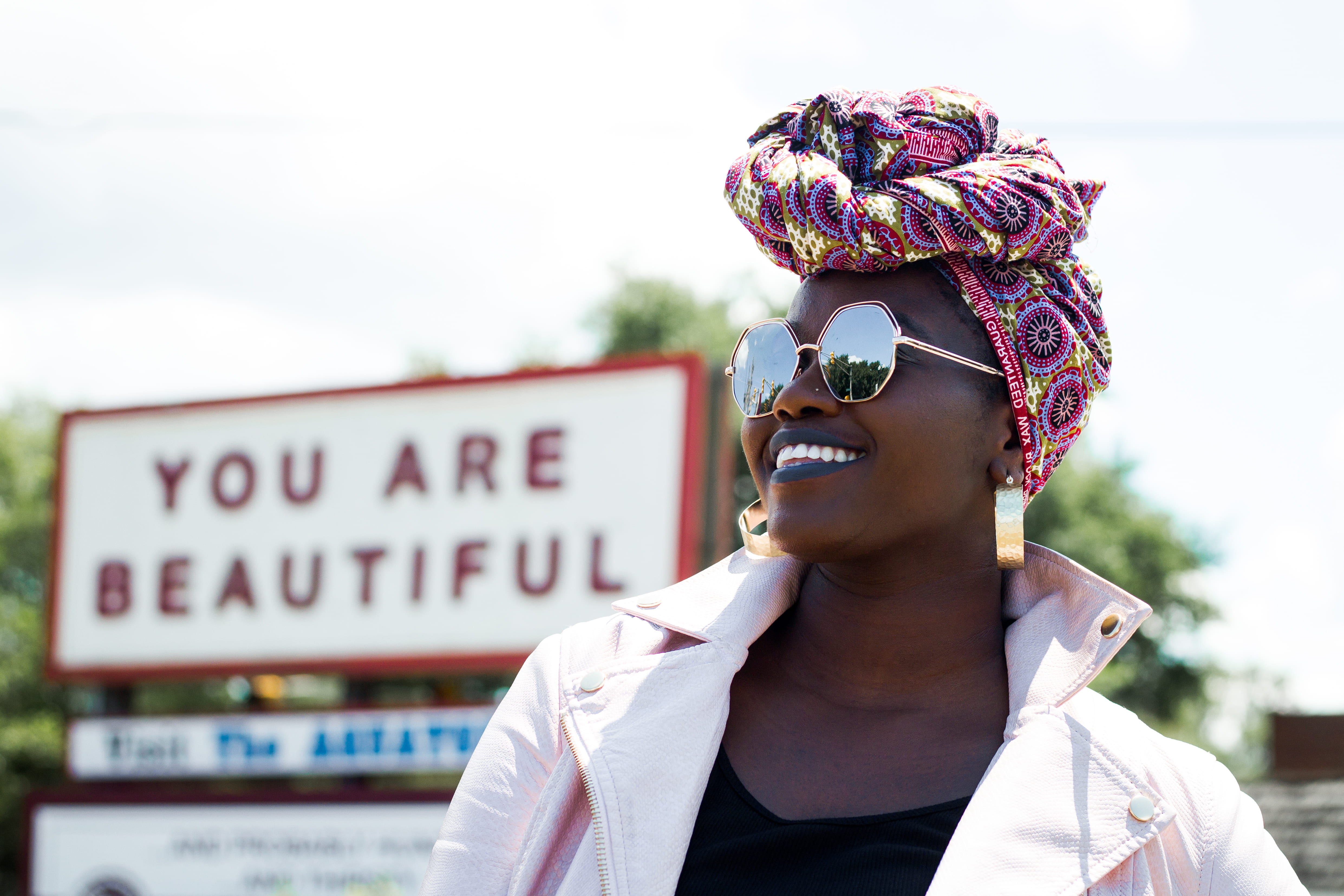 looking away, looking, handm, headdress, 4K, signage, portrait, face, african american, glasses, women, fashion, beautiful, sign, trend, you are beautiful, HD Wallpaper