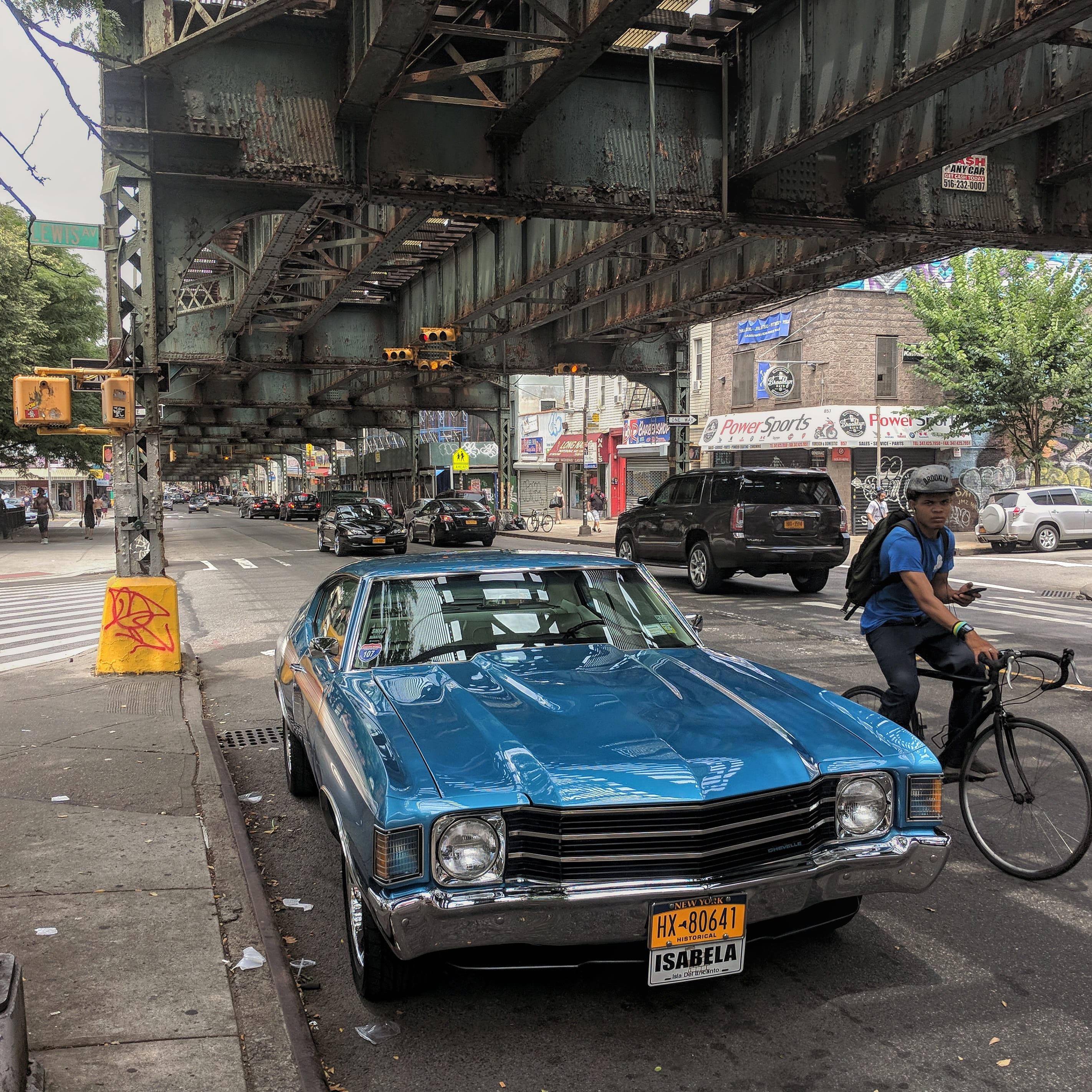 blue, united states, land vehicle, real people, 2K, bycicle, oldtimer, new york, transportation, city life, chevelle, motor vehicle, city, rear view, men, Phone HD Wallpaper