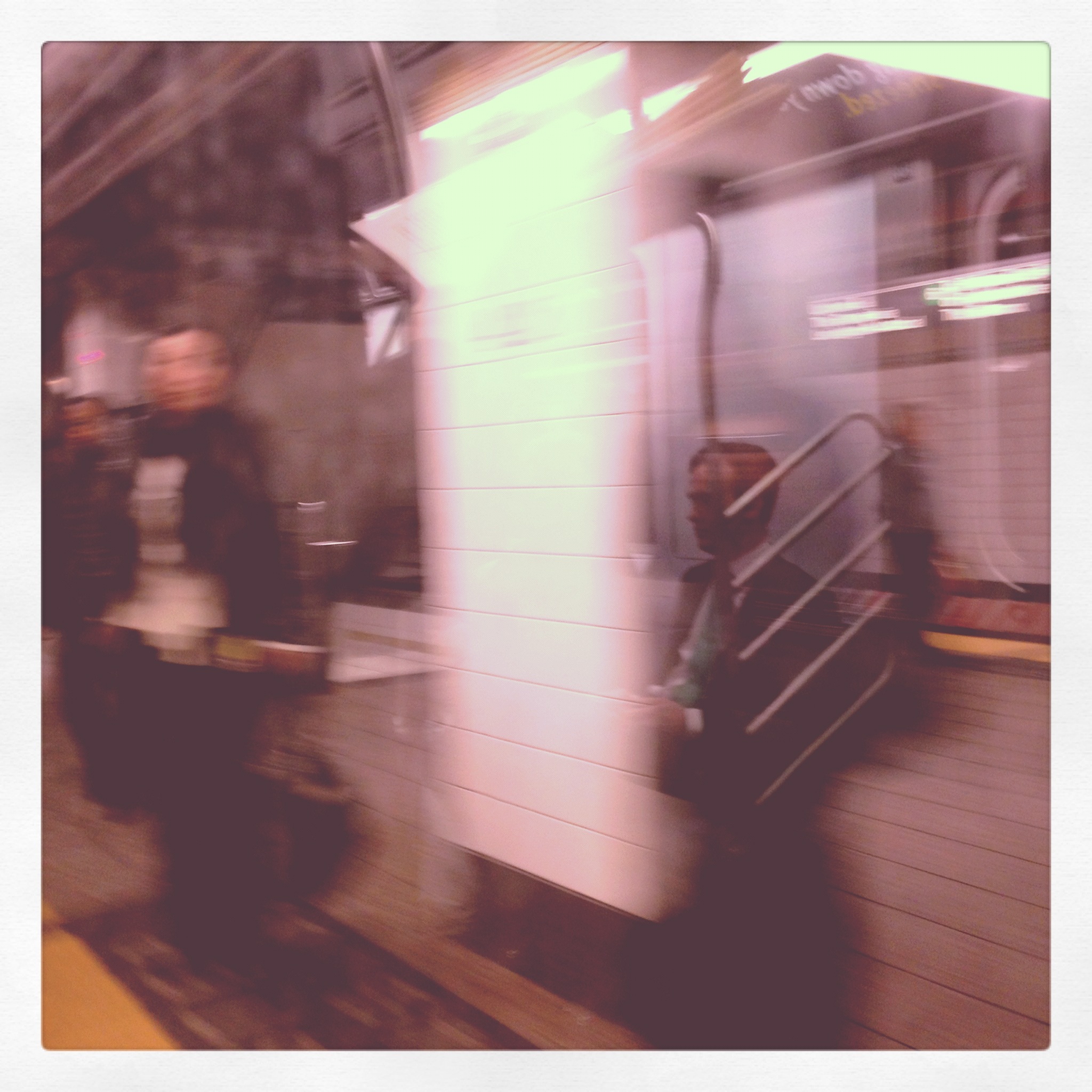 men, upper east side, people, auto post production filter, real people, walking, city, blurred motion, group of people, business, 1080P, transportation, Phone HD Wallpaper
