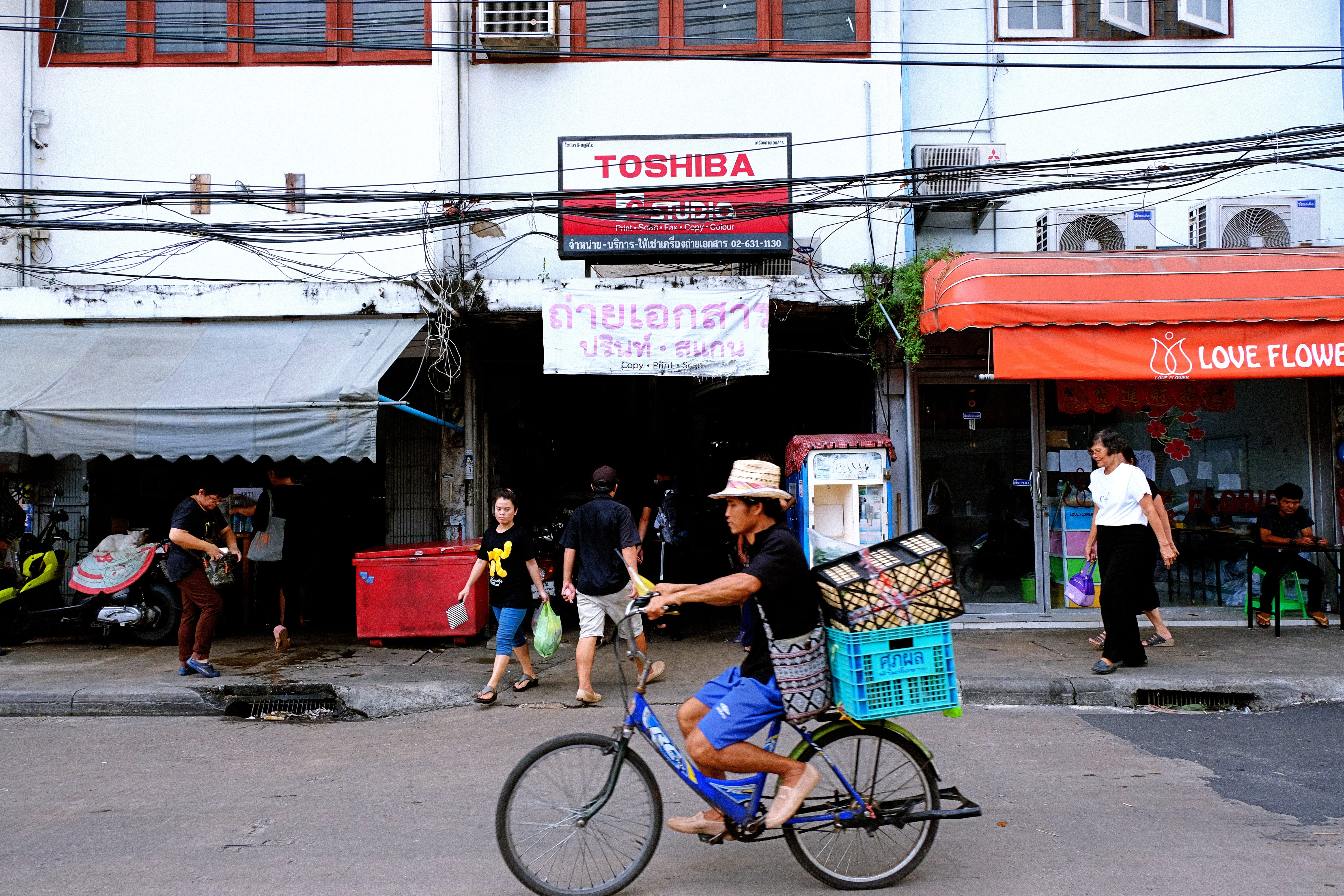 communication, bike, shopping, architecture, text, thailand, street, day, women, transportation, pak khlong, asia, city, pak khlong market (flower market), HD Wallpaper