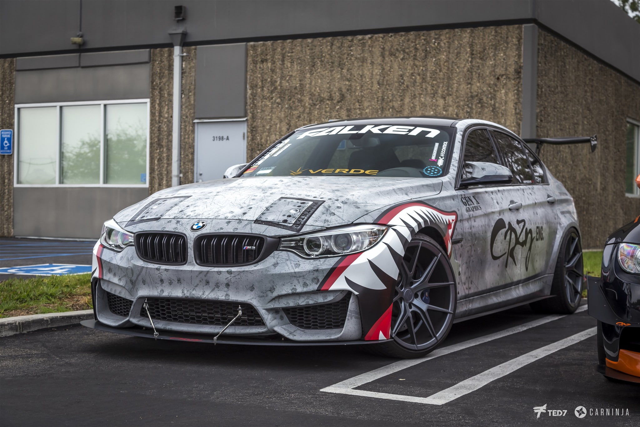 automobile industry, day, graffiti, stationary, building exterior, Carninja, retro styled, vintage car, land vehicle, built structure, street, motor vehicle, HD Wallpaper