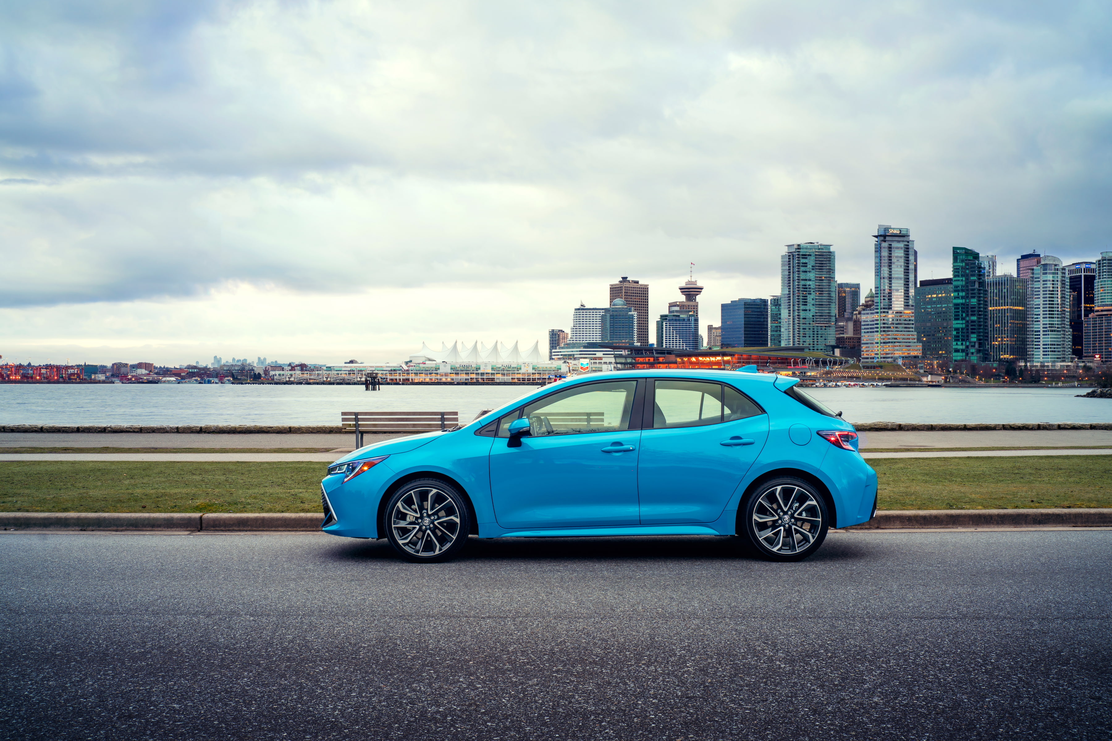 road, car, 2K, 2019, cloud - sky, toyota, transportation, built structure, xse, land vehicle, skyscraper, motor vehicle, outdoors, office building exterior, HD Wallpaper
