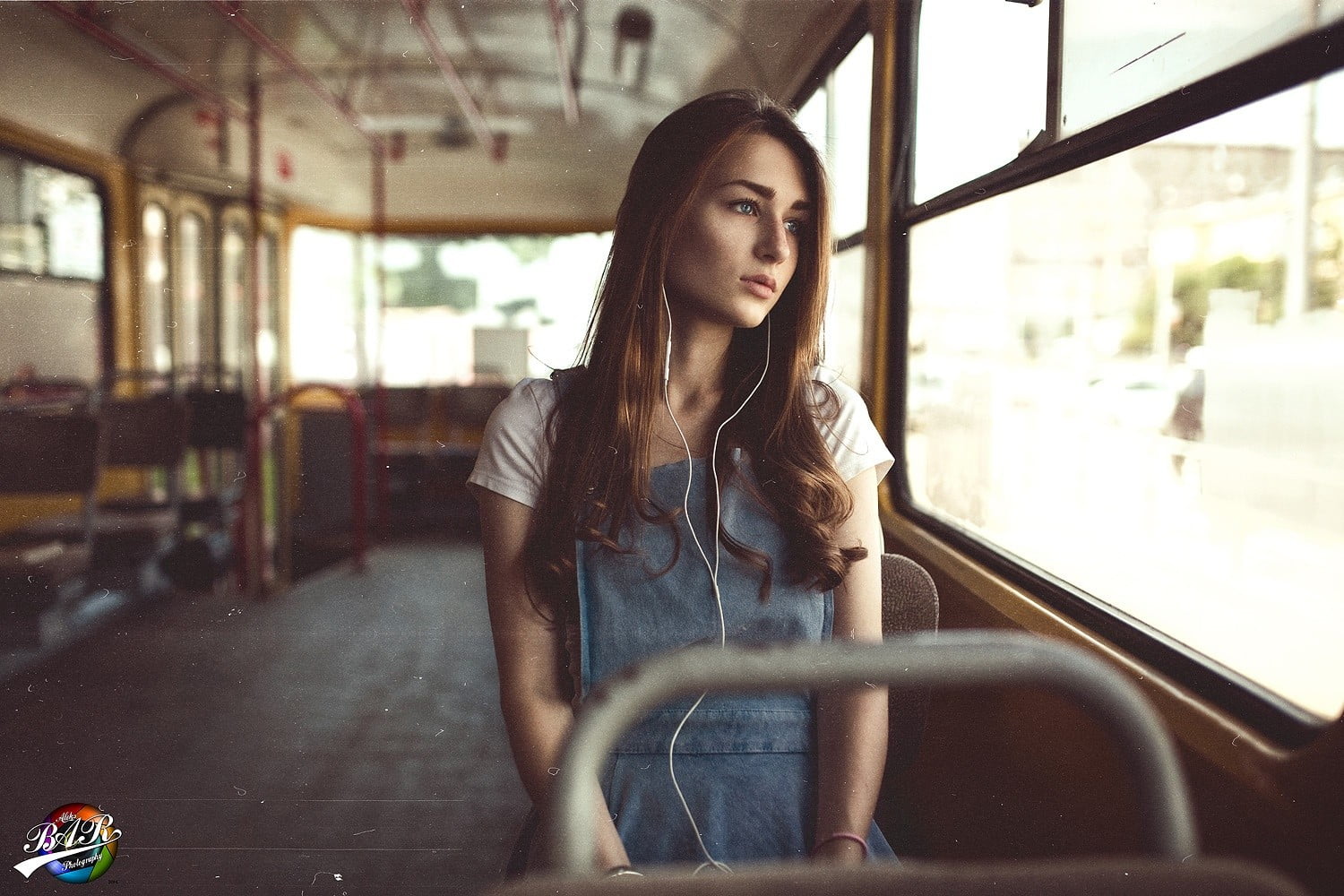 women, young adult, casual clothing, mode of transportation, real people, 720P, day, travel, transportation, portrait, beautiful woman, front view, sitting, HD Wallpaper