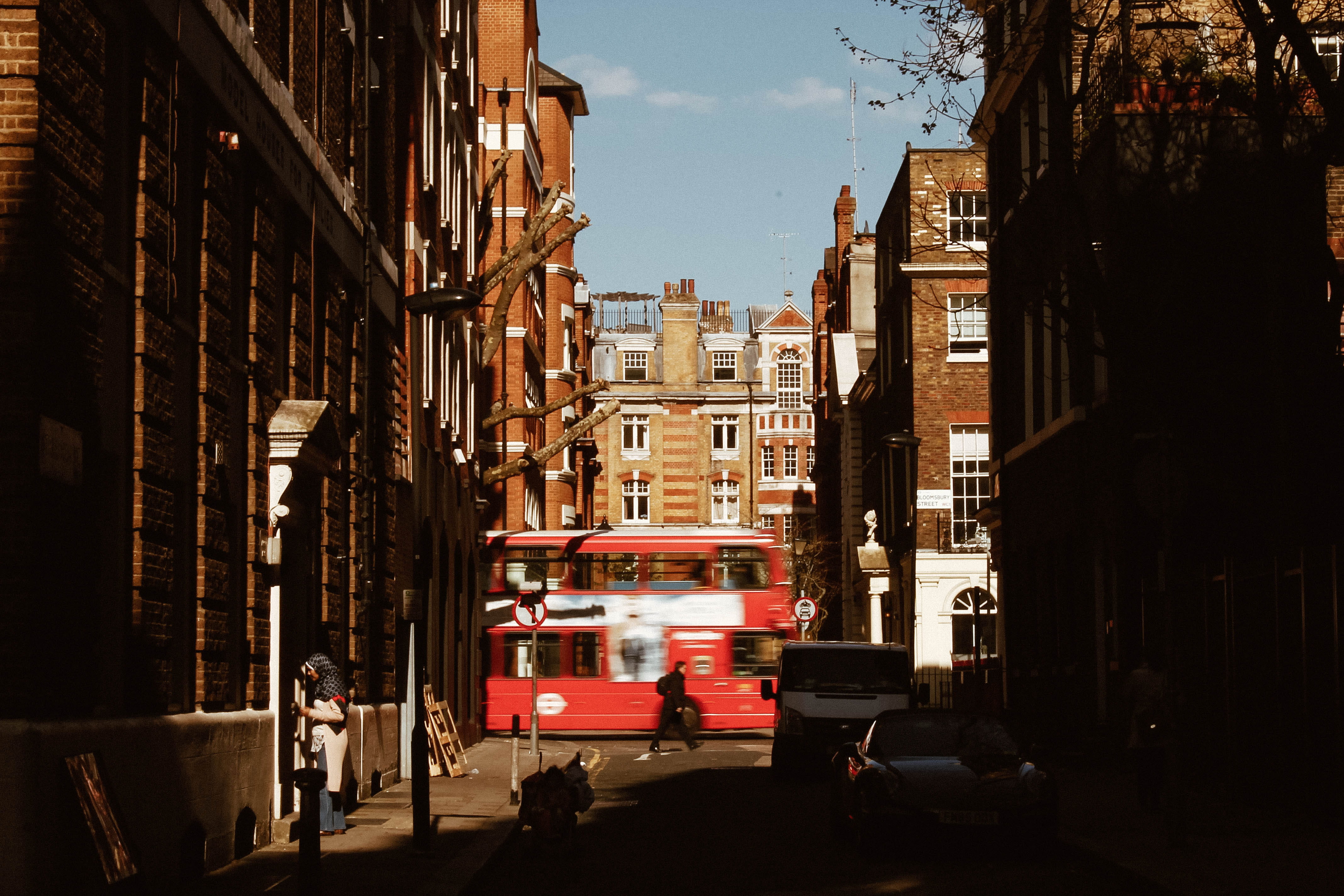 outdoors, doubledecker, eduard militaru, london, motor vehicle, movement, mode of transportation, buildings, city street, 4K, car, sky, architecture, bus, HD Wallpaper