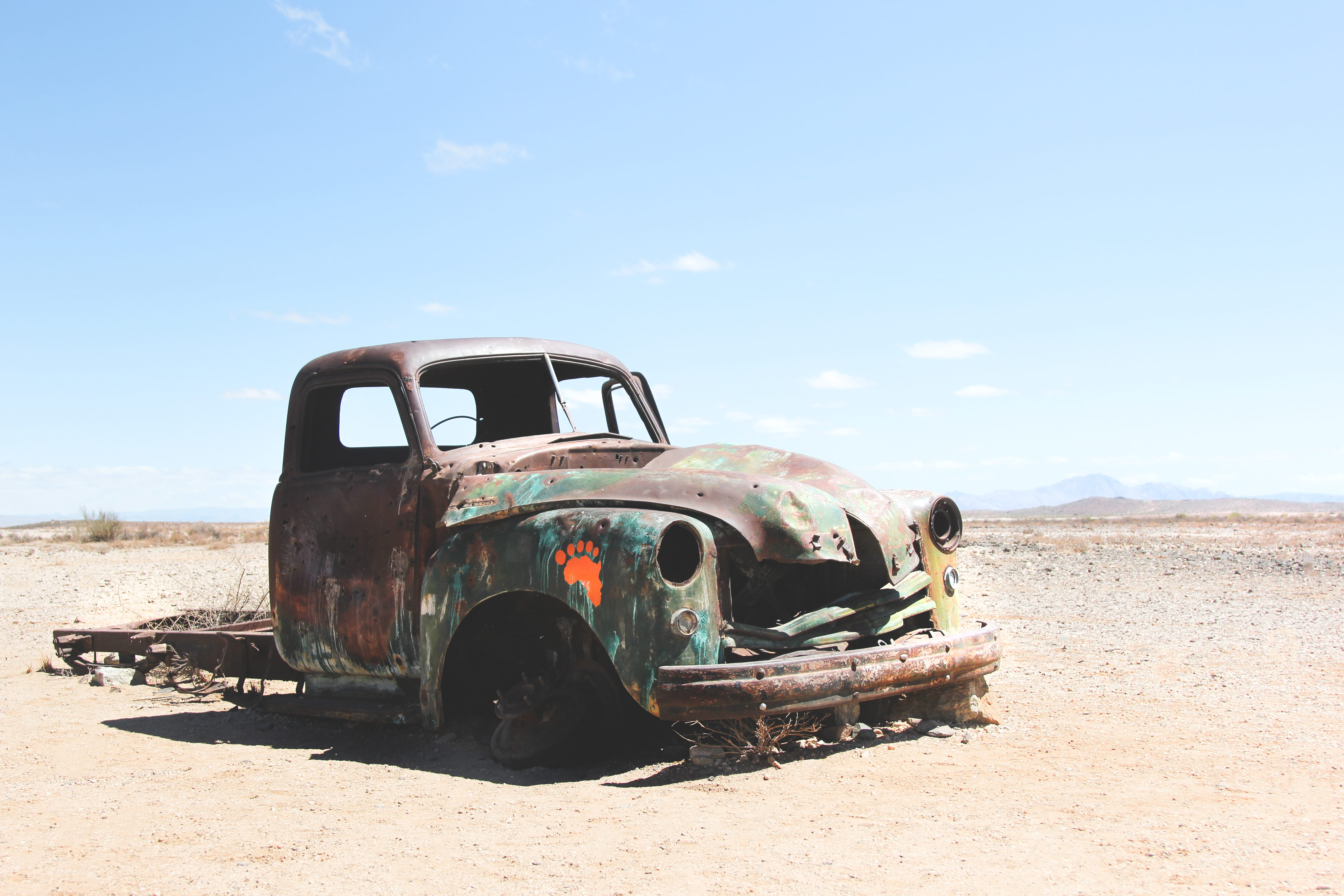 rusty, ruined, wrecked, brown, no people, abandoned, bad condition, desert, day, sky, vehicle, obsolete, field, sunlight, old, nature, metal, green, classic, HD Wallpaper