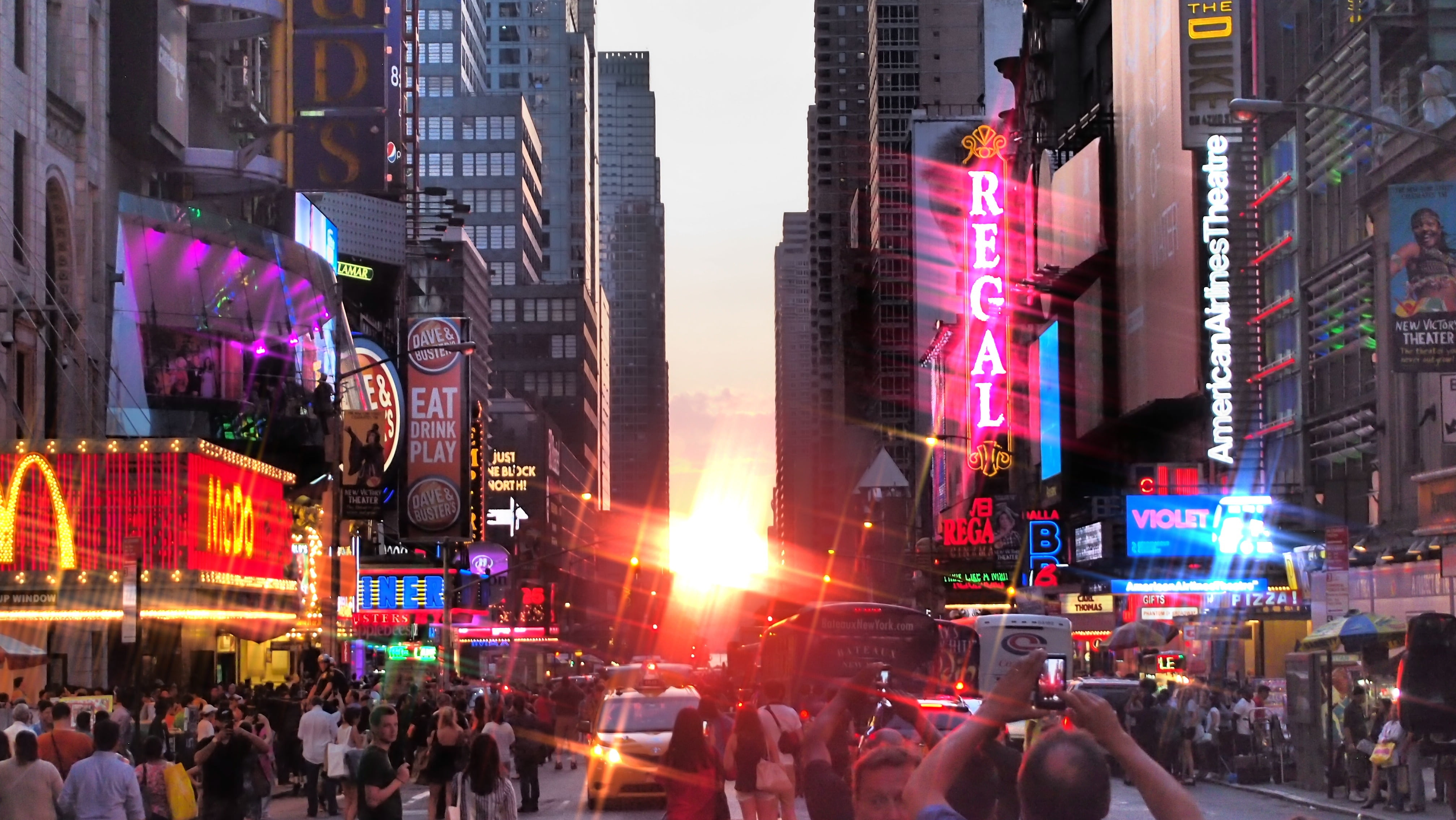 modern, night, street, group of people, outdoors, crowd, building, manhattanhenge, city street, crowded, city life, travel destinations, office building exterior, HD Wallpaper