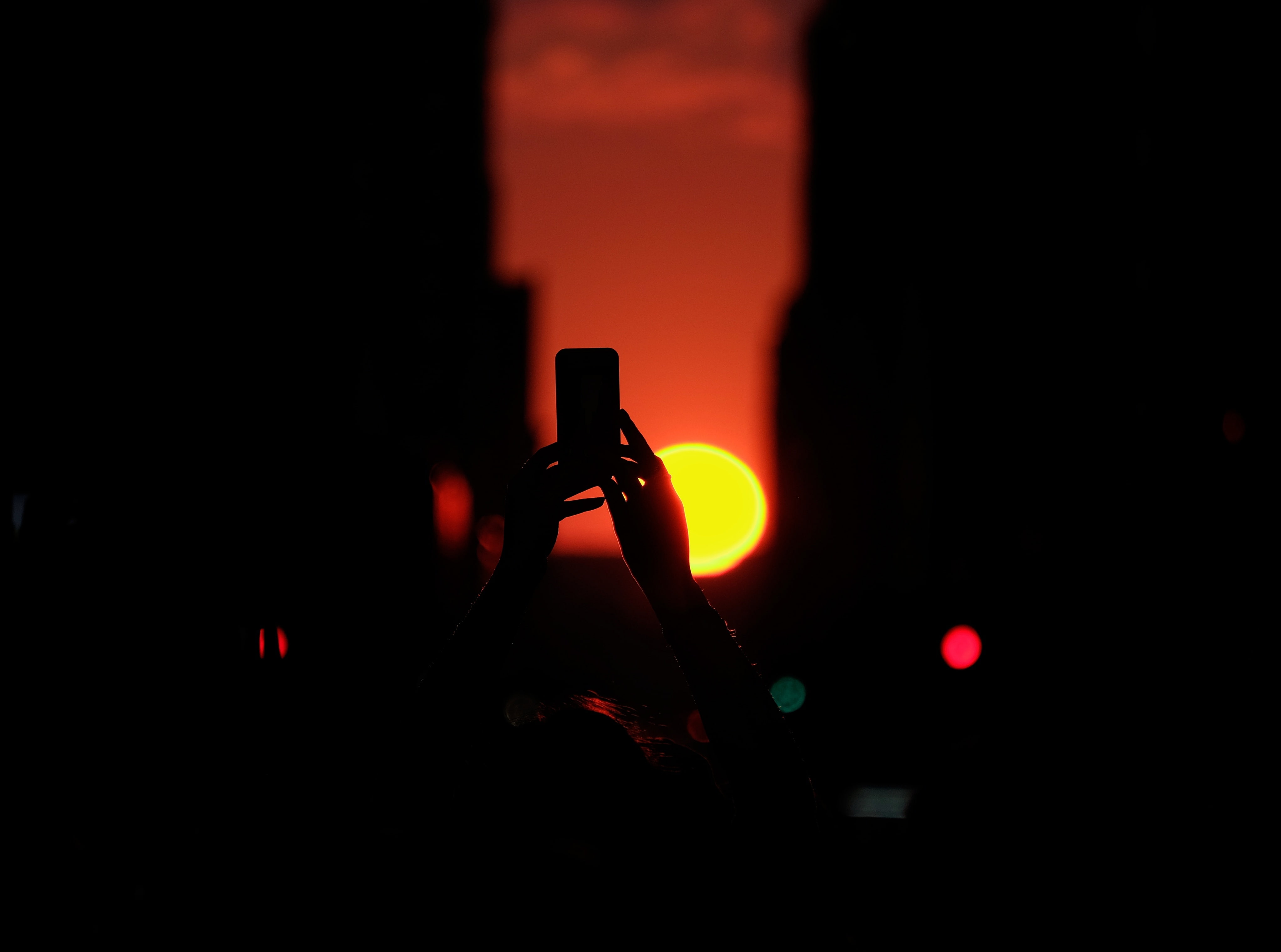 City, 4K, th, Silhouette, Manhattan, murrayhill, Watching, Bokeh, Phone, Photography, unitedstates, event, Aero, Manhattanhenge, smartphone, settingsun, HD Wallpaper