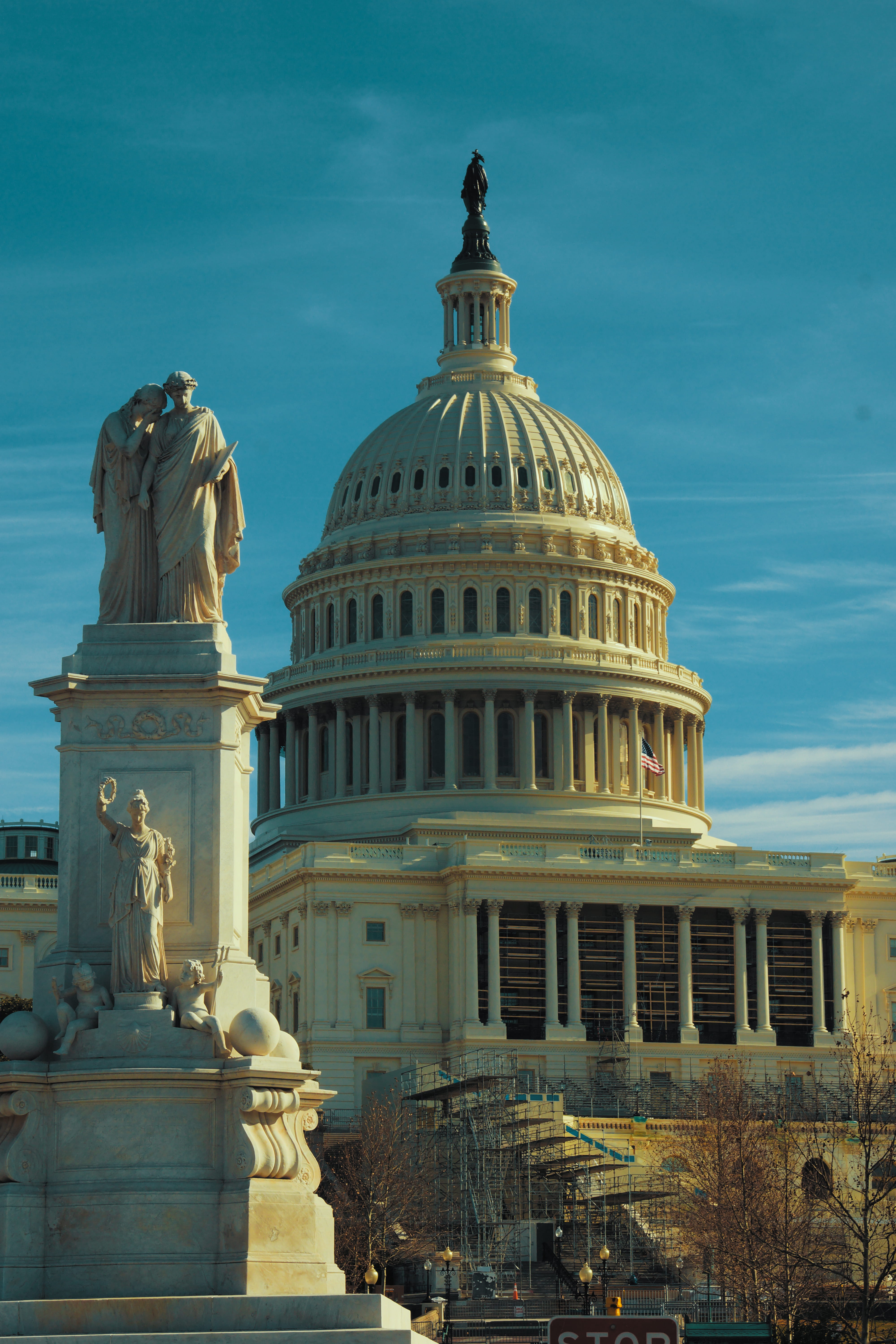 washington, travel destinations, government, sky, roadtrip, usa, dome, city, united states, history, human representation, 5K, male likeness, architectural column, Phone HD Wallpaper
