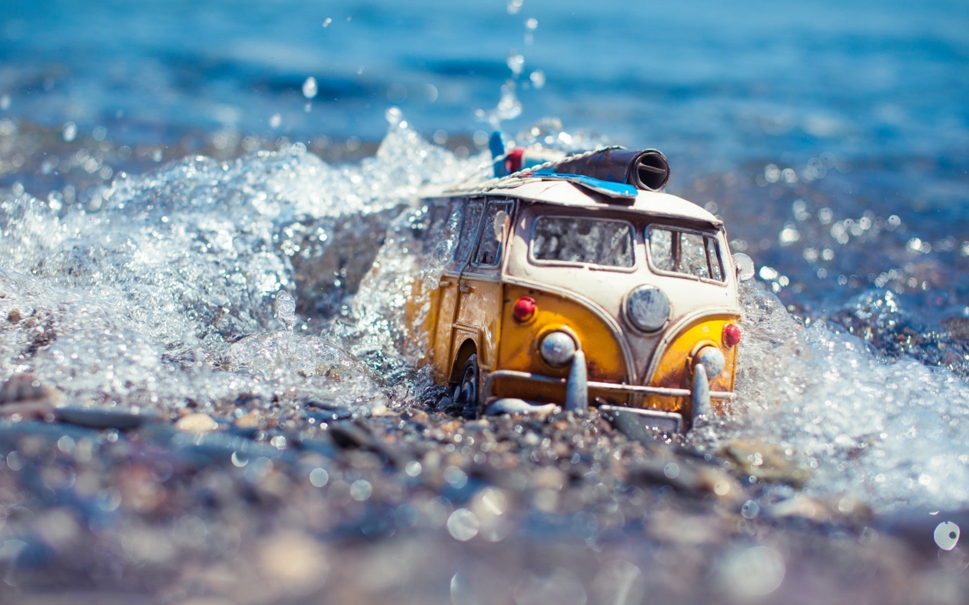 single object, mode of transportation, fun, Volkswagen combi, outdoors, day, excitement, sea, motor vehicle, sport, toy, vans, miniatures, land, motion, HD Wallpaper