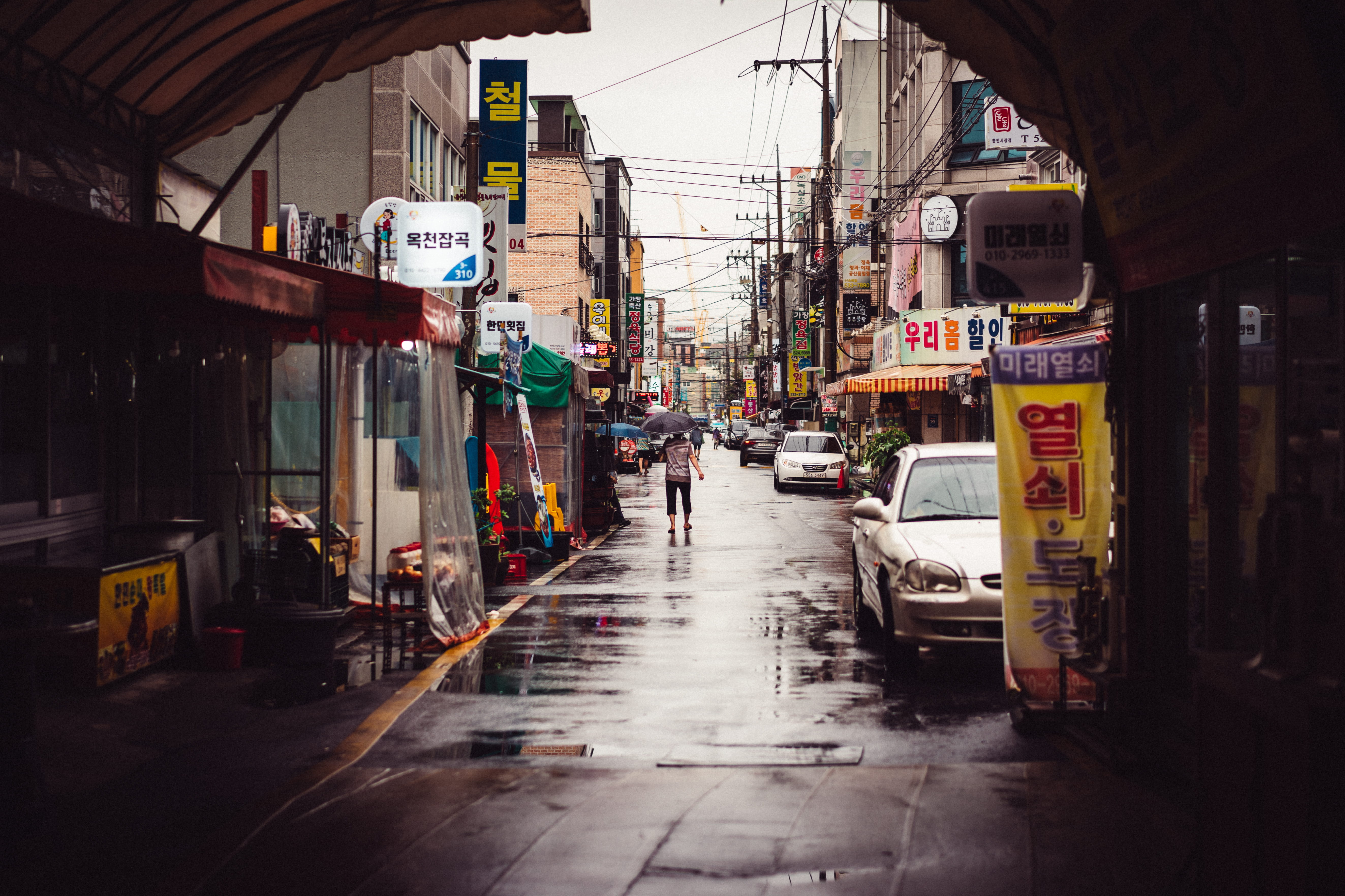 downtown District, urban, urban Scene, rain, 5K, puddle, city, road, street, store, famous Place, alley, alleyway, architecture, building Exterior, wet, HD Wallpaper