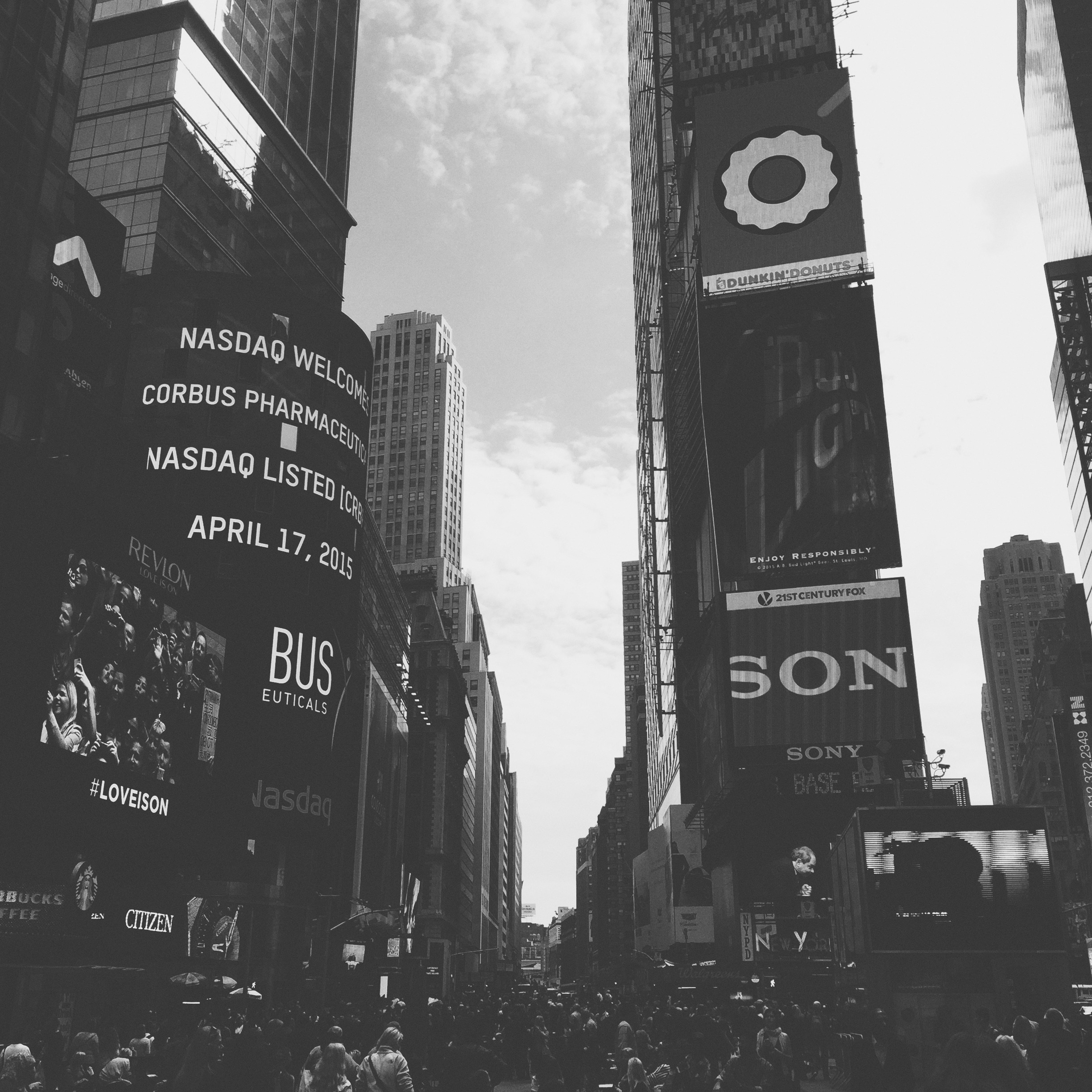 text, 1080P, low angle view, pedestrians, built structure, cloudy, cloud - sky, buildings, times square, advertisements, urban Scene, traffic, crowd, day, Phone HD Wallpaper