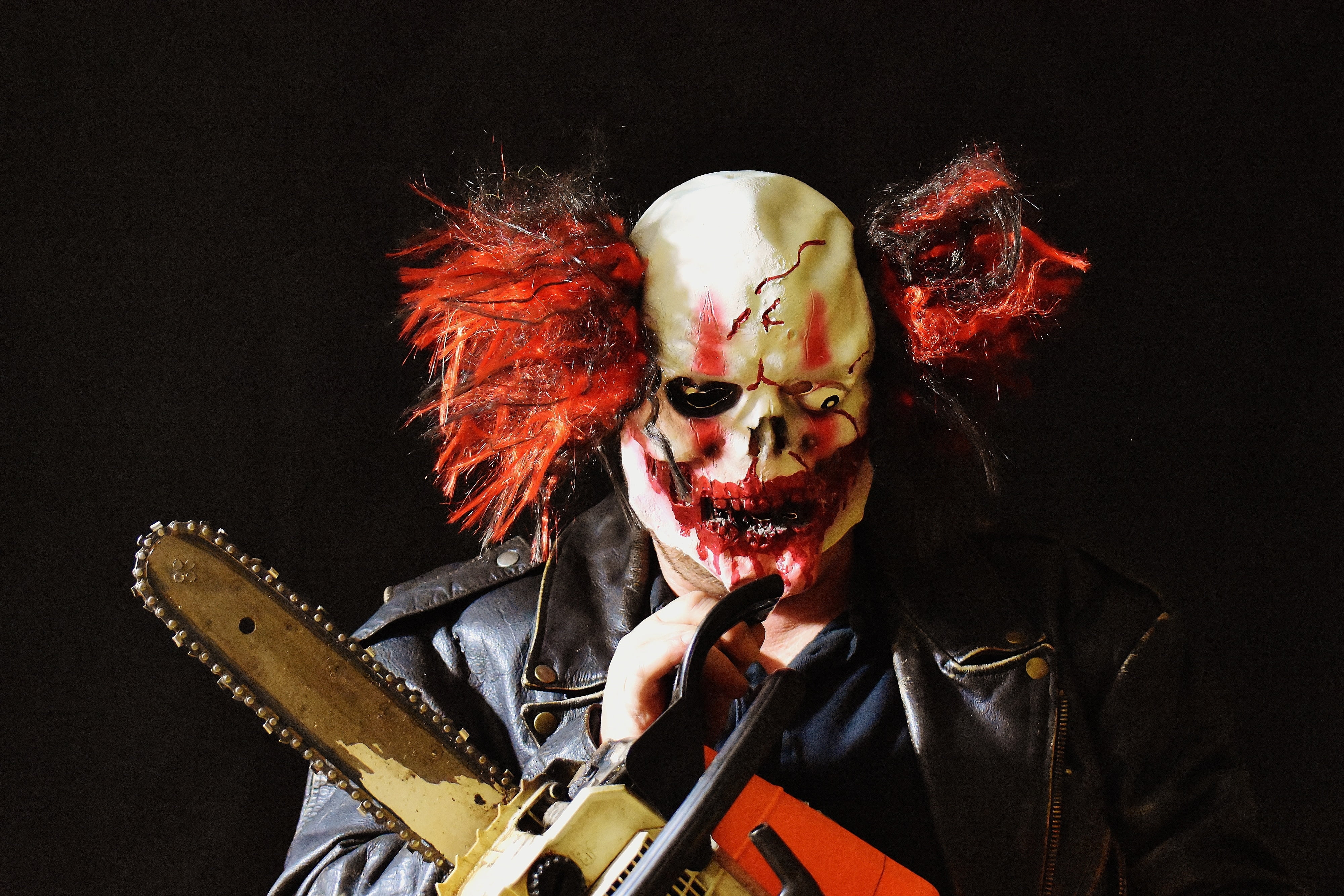 4K, clown, stage costume, portrait, holding, dressing up, spooky, dyed red hair, males, adult, circus, mask, looking at camera, mature men, gray, person, HD Wallpaper