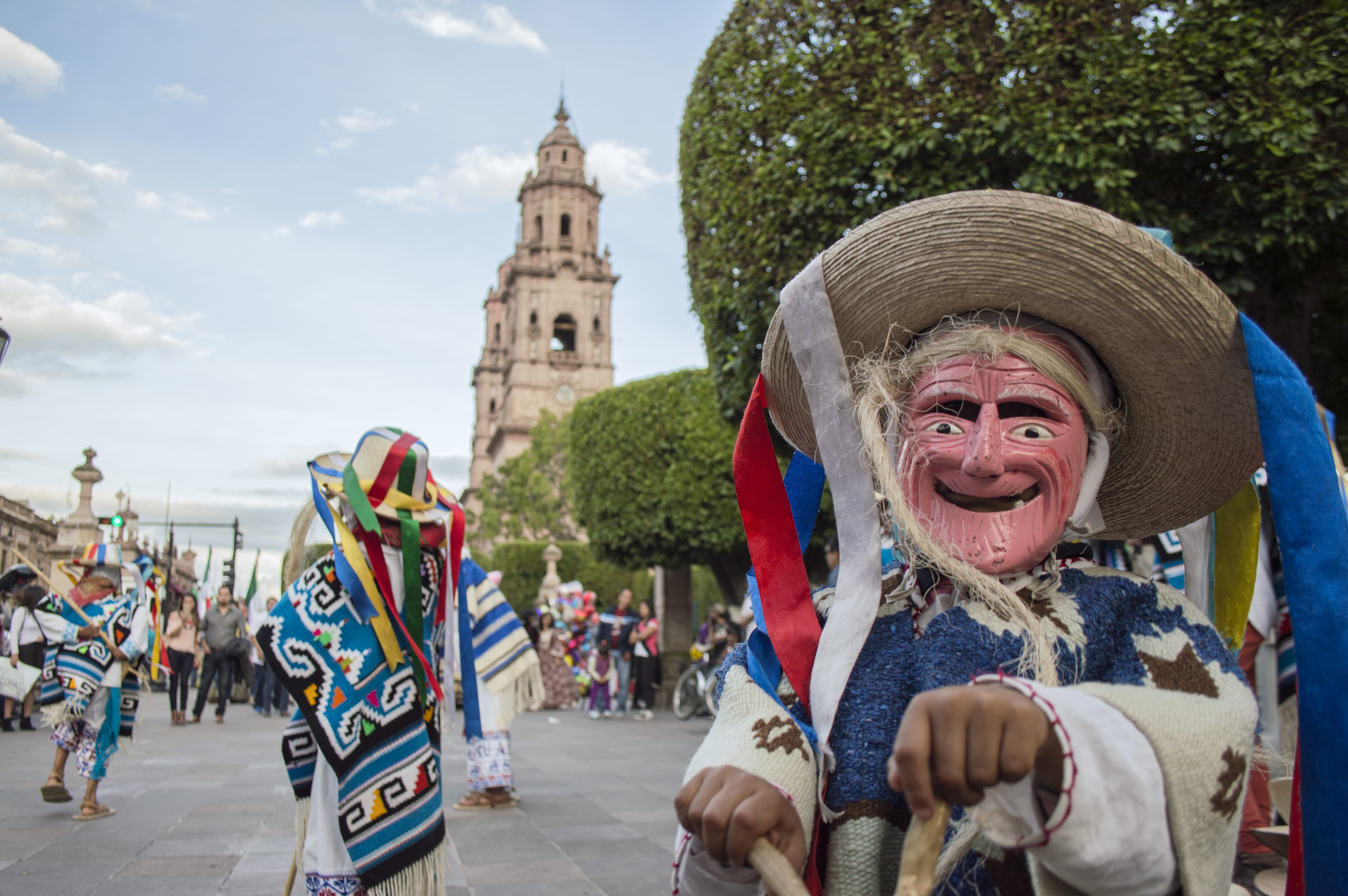 masquerade, fun, photo, hat, adult, senior adult, disguised, building exterior, wearing, real people, colorful, built structure, day, parade, people, architecture, HD Wallpaper