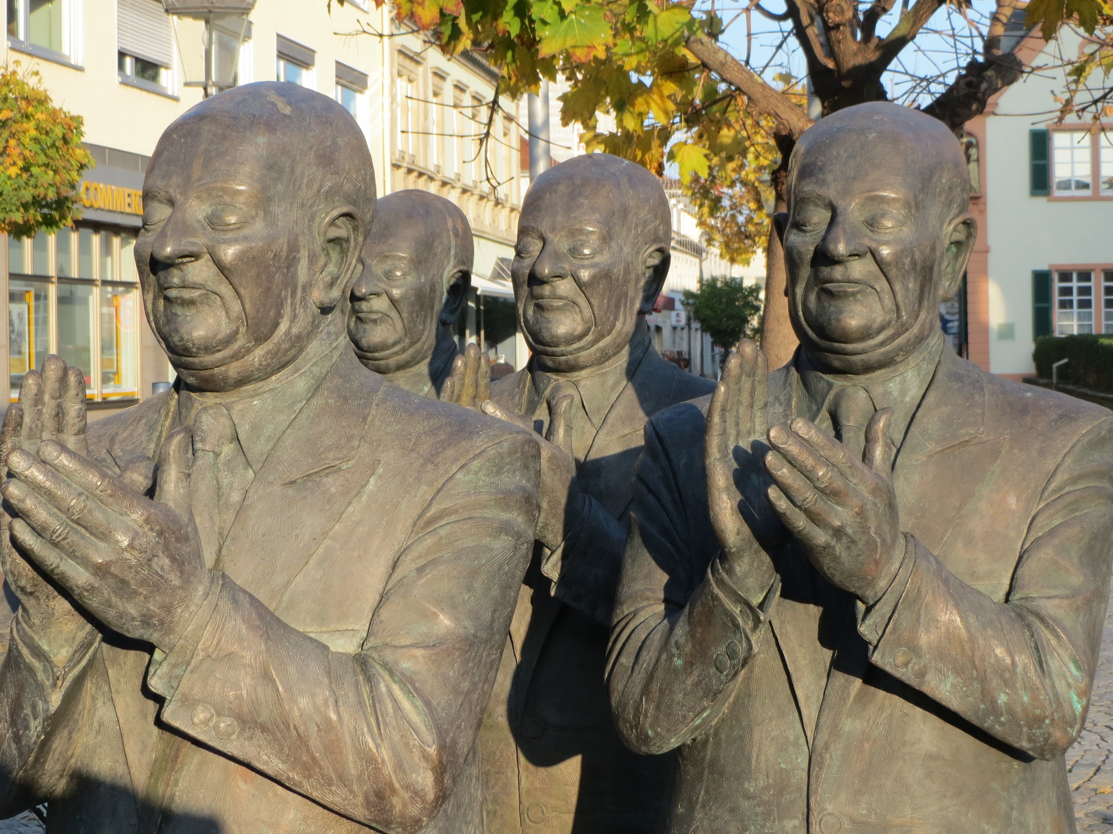 history, men, day, figures, no people, representation, applauding, tree, craft, sculpture, art and craft, statue, group, male likeness, military, creativity, HD Wallpaper