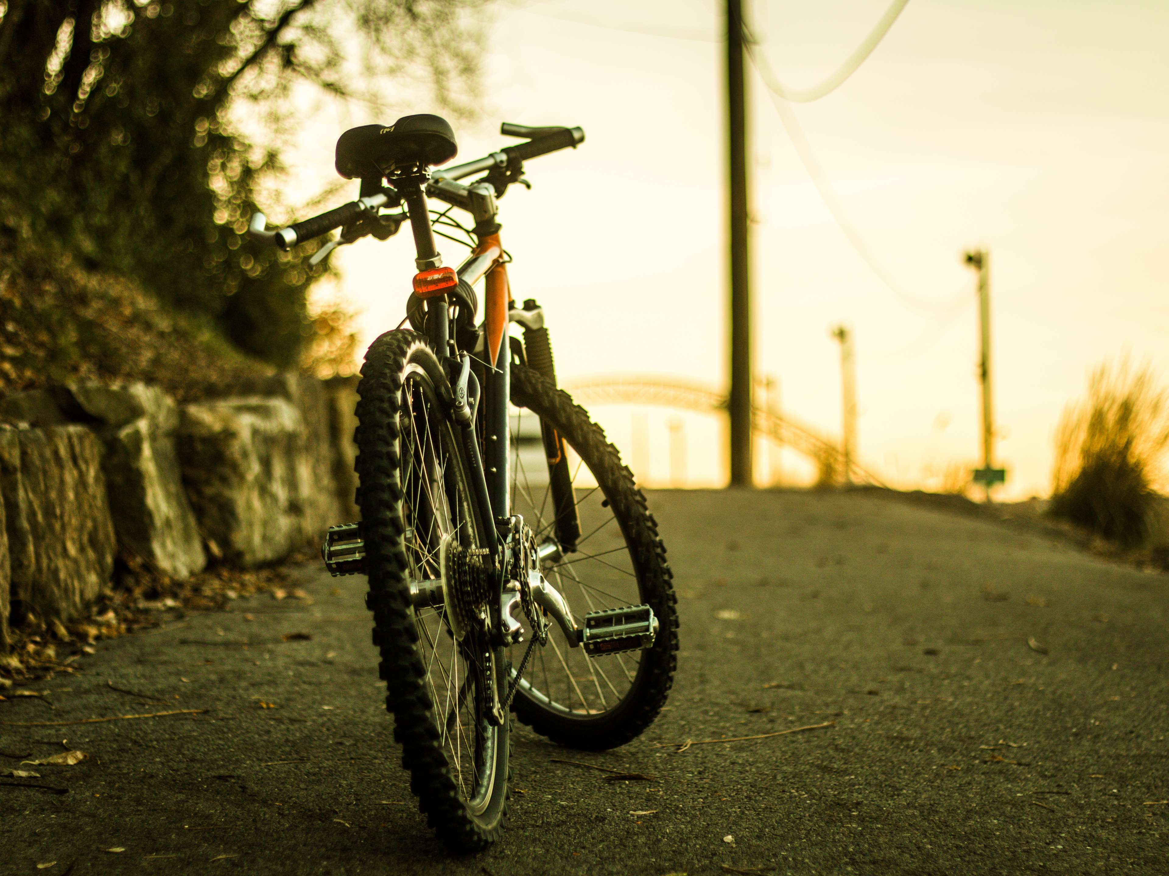 focus on foreground, city, orange skies, nature, close-up, night, land vehicle, photo, stationary, orange, metal, outdoors, afternoon, street, bicycle, HD Wallpaper