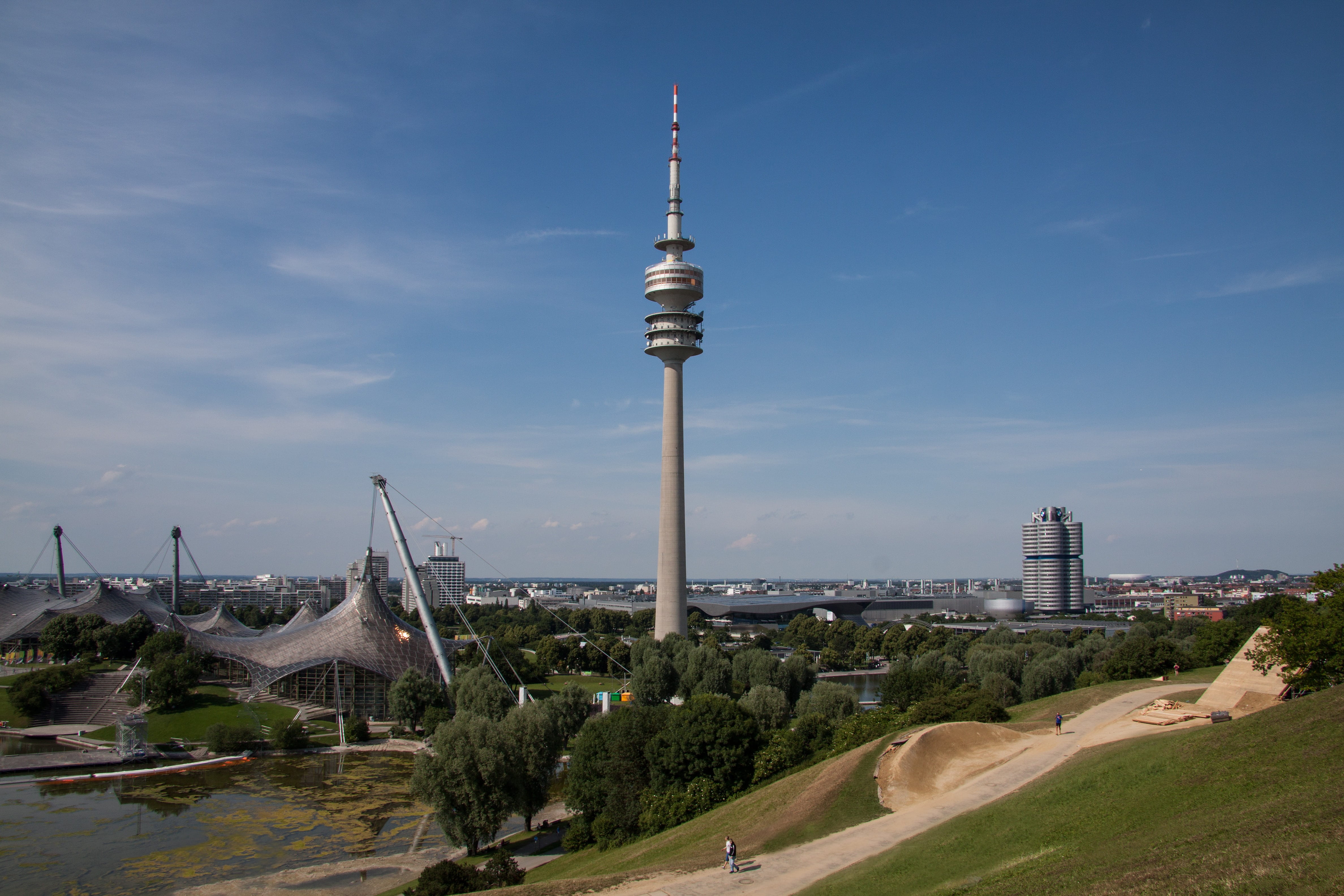 famous Place, cloud - sky, Bavaria, tv tower, spire, skyscraper, day, tourism, tower, petronas, 4K, Munich, architecture, urban Scene, modern, communication, HD Wallpaper