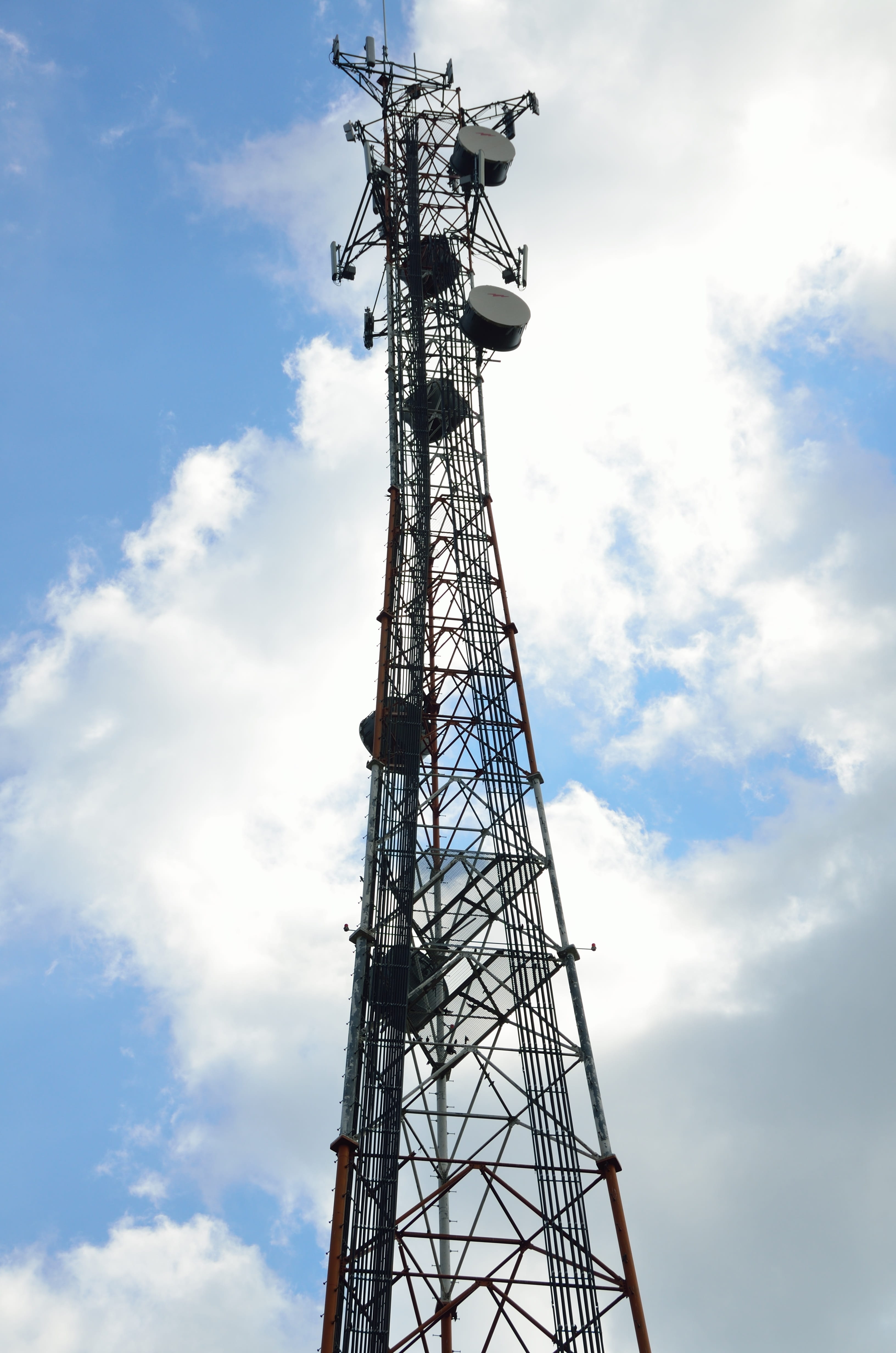 day, electromagnetic, connection, Communication, built structure, communication, data, equipment, telecommunication, station, satellite, cellular, outdoors, Phone HD Wallpaper