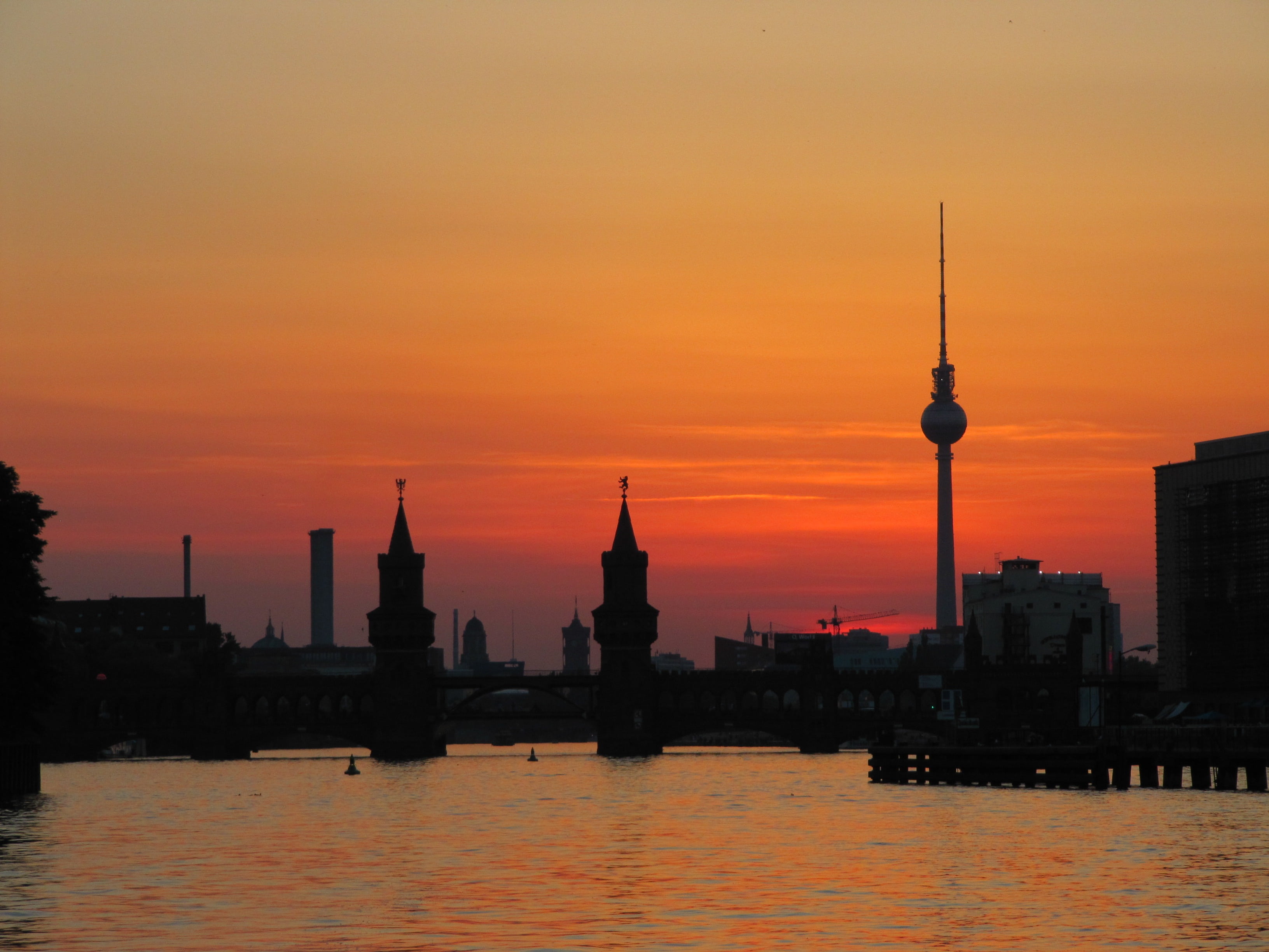travel destinations, building exterior, famous Place, tall - high, spree, silhouette, dusk, city, sunset, tourism, building, abendstimmung, modern, river, HD Wallpaper