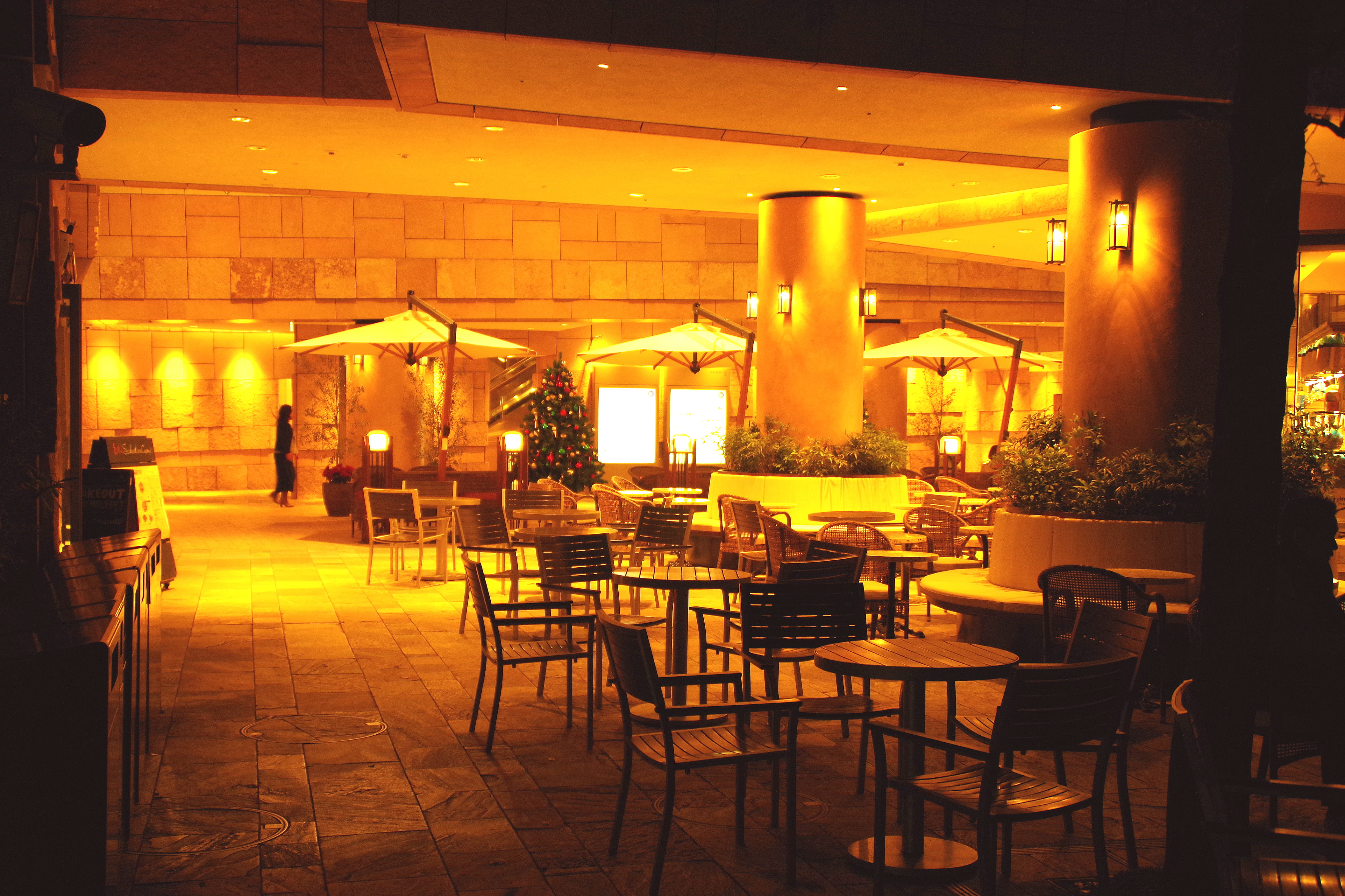 dining, place setting, indoors, business, no people, furniture, food and drink, built structure, absence, roppongi, seat, electric lamp, japan, tokyo, architectural column, HD Wallpaper