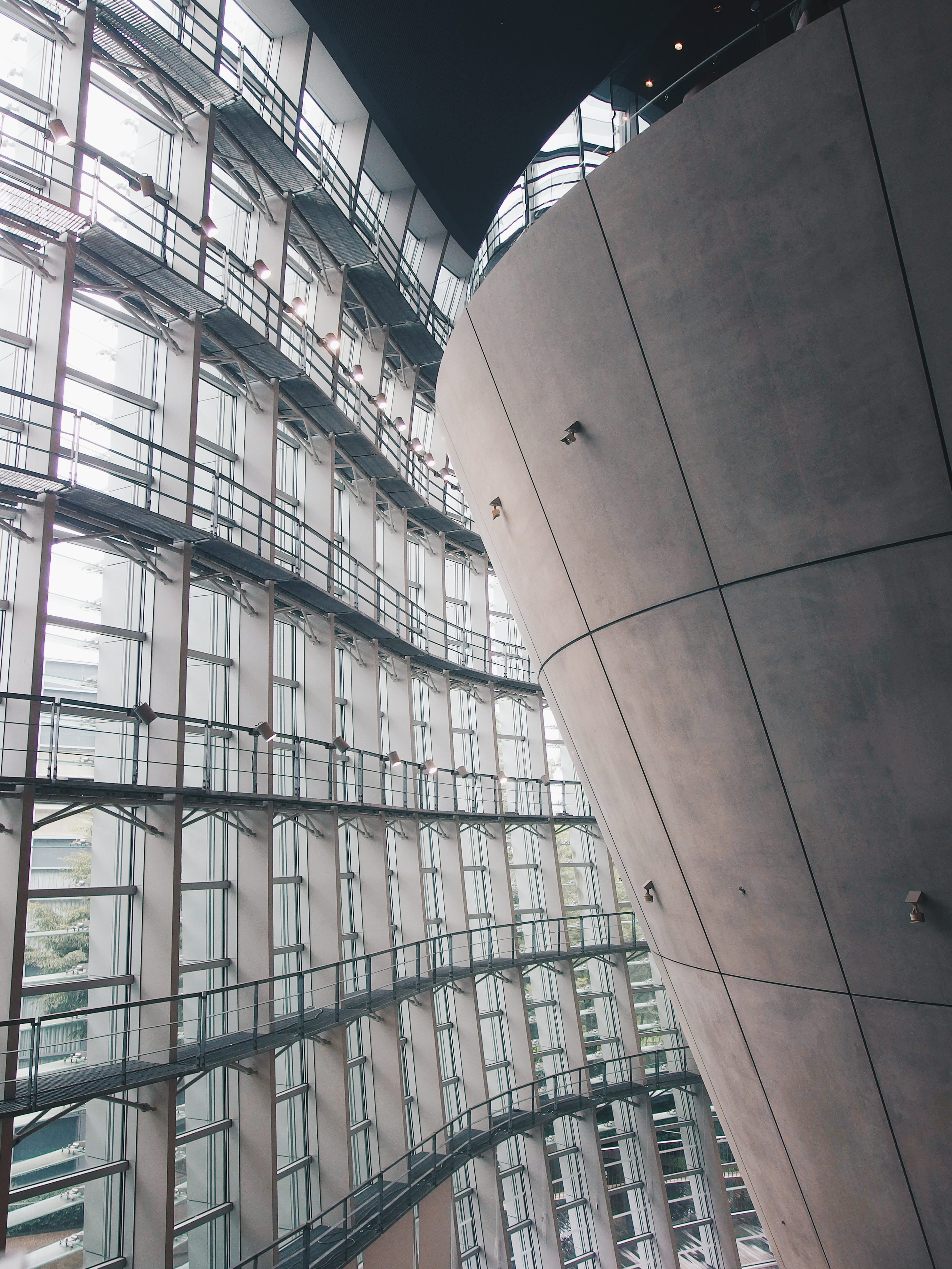 no people, building, glass - material, photo, curve, skylight, modern, metal, outdoors, office building, concrete, high rise, reflection, tall - high, window, Phone HD Wallpaper