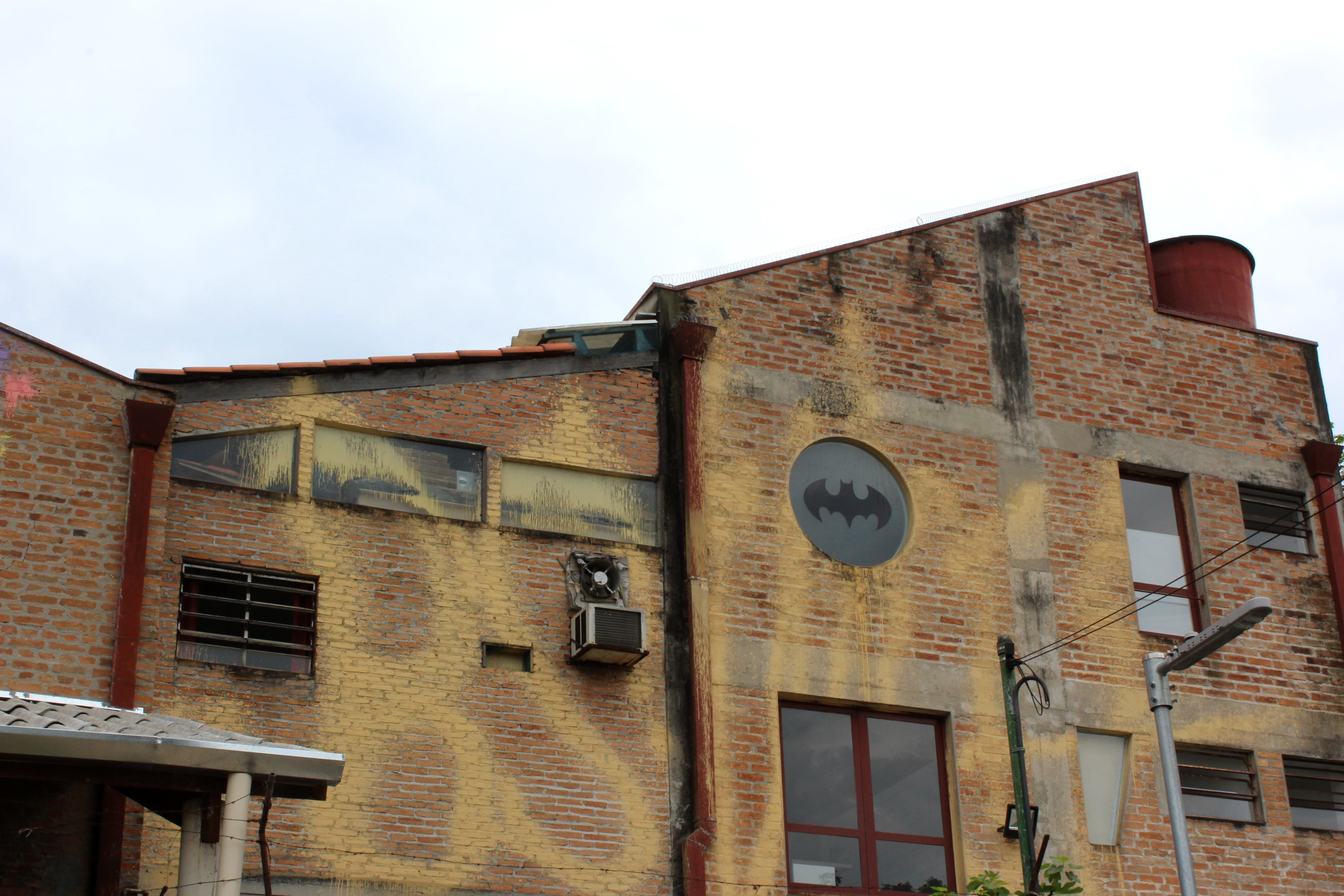 building, architecture, house, #sp, built structure, #becodobatman, residential district, outdoors, low angle view, day, sky, old, beco do batman, wall, HD Wallpaper