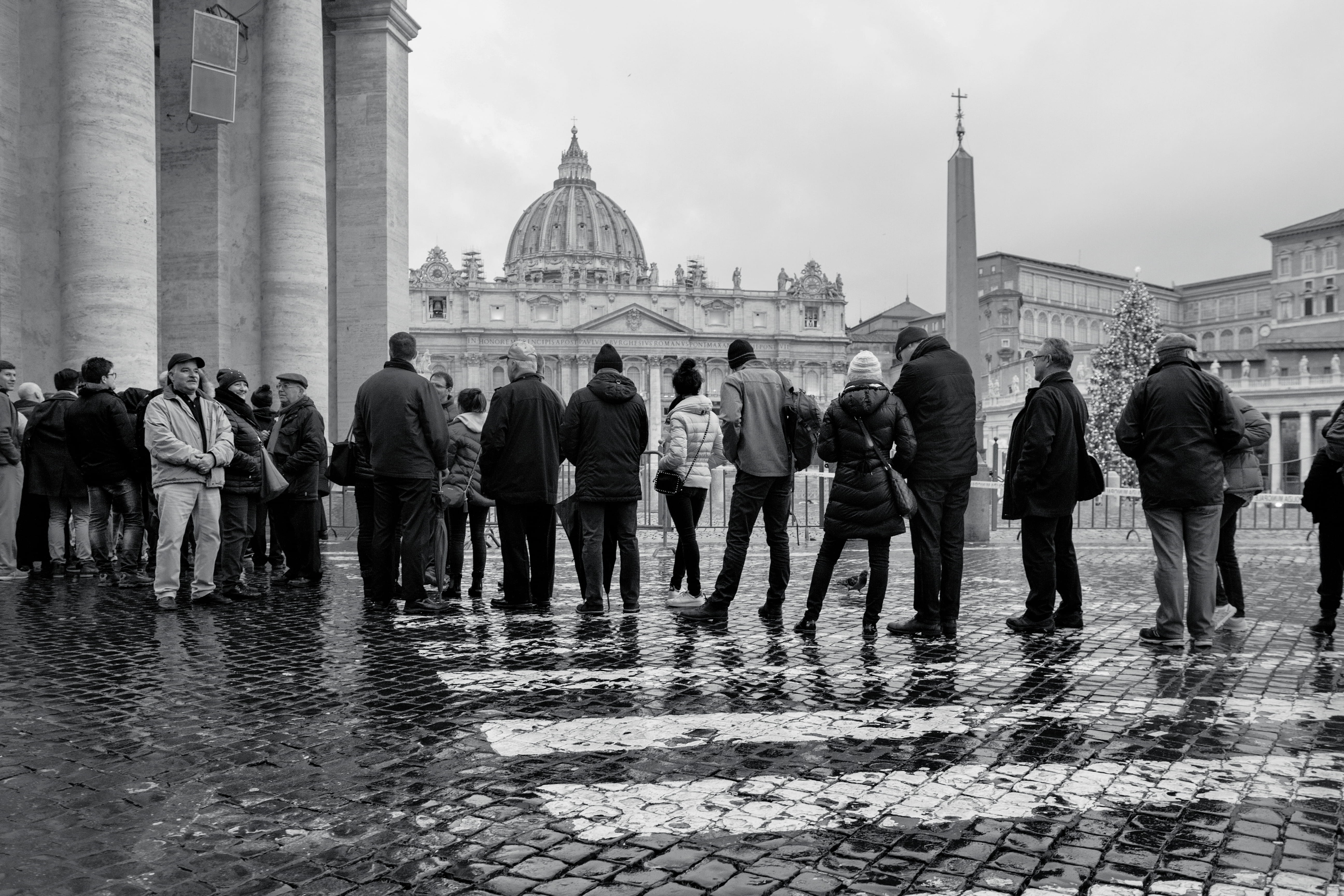 adult, city, the past, building, rome, built structure, outdoors, nature, italy, religion, travel, st. peters basilica, group of people, vatican city, women, HD Wallpaper