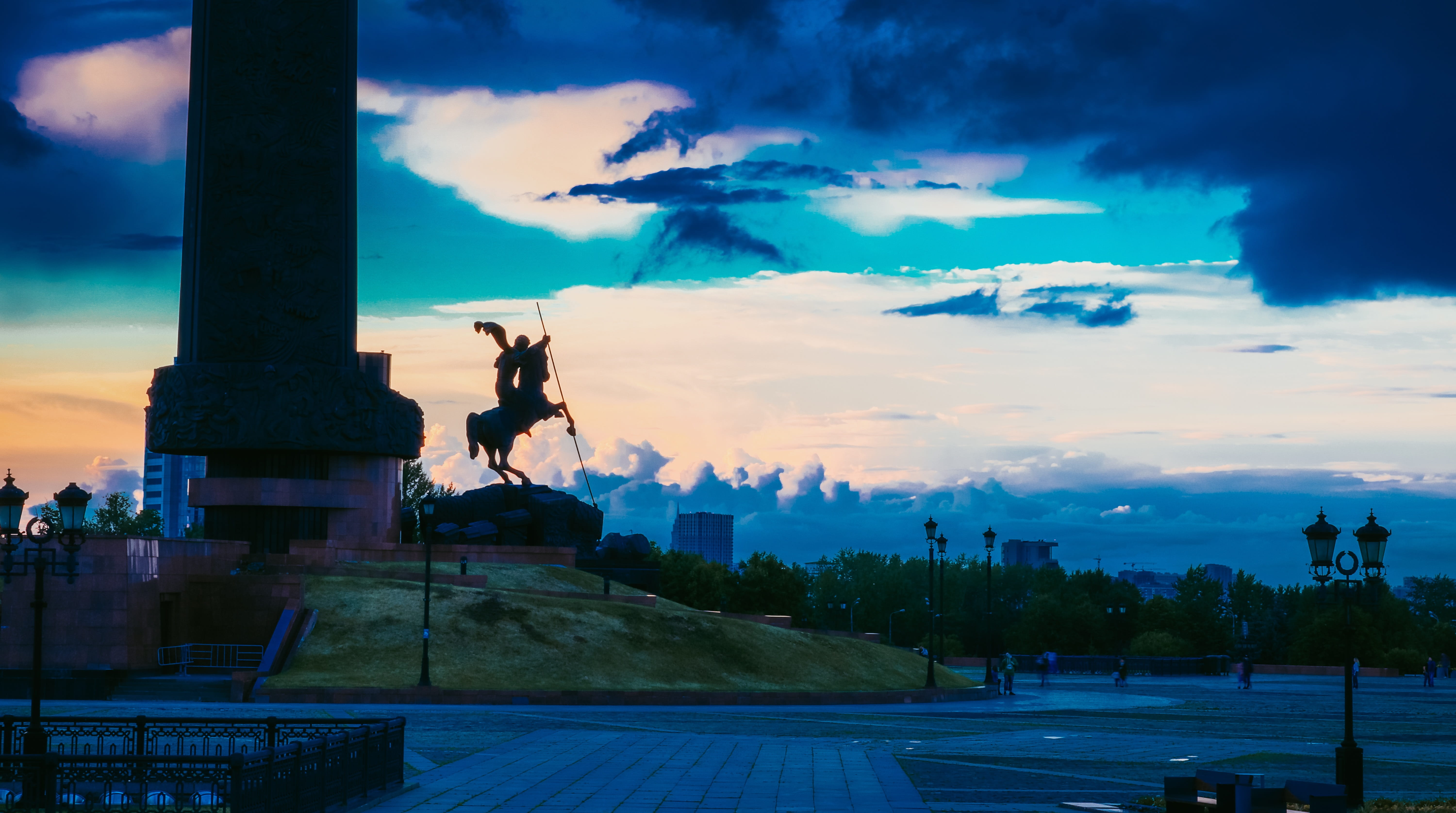 dusk, representation, blue, horse, human representation, 5K, city, megalopolis, building exterior, moscow, male likeness, sky, no people, evening, architecture, HD Wallpaper